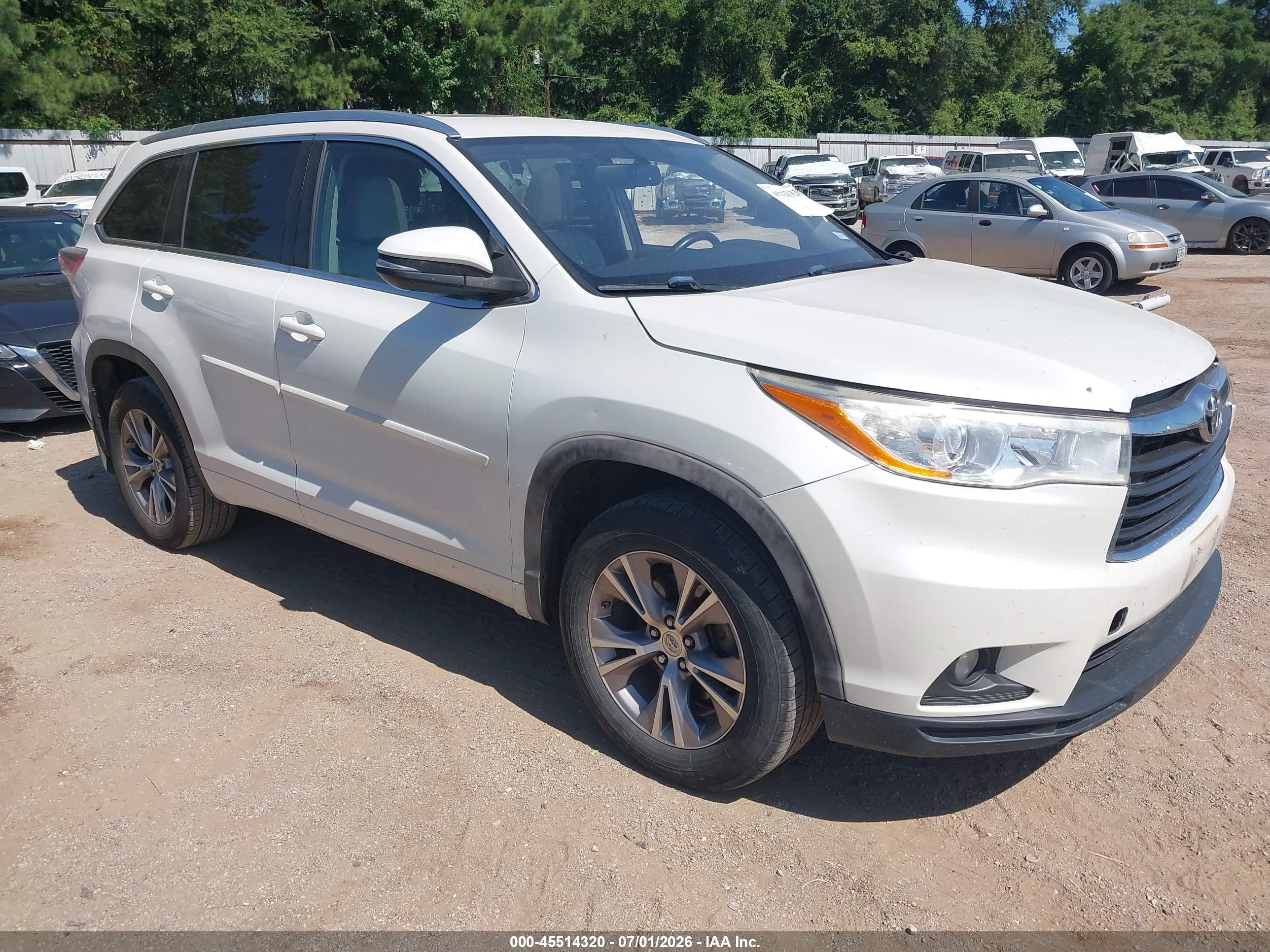 2015 Toyota Highlander Xle V6 White vin: 5TDKKRFH6FS061654