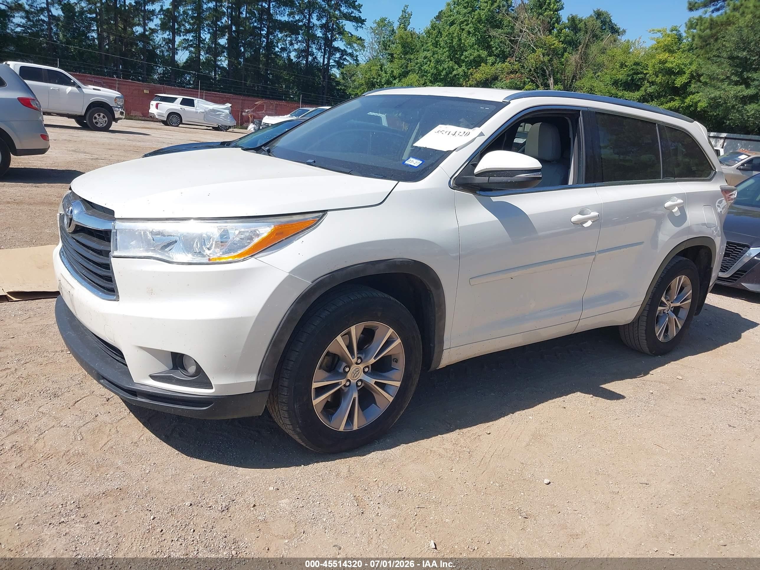 2015 Toyota Highlander Xle V6 White vin: 5TDKKRFH6FS061654