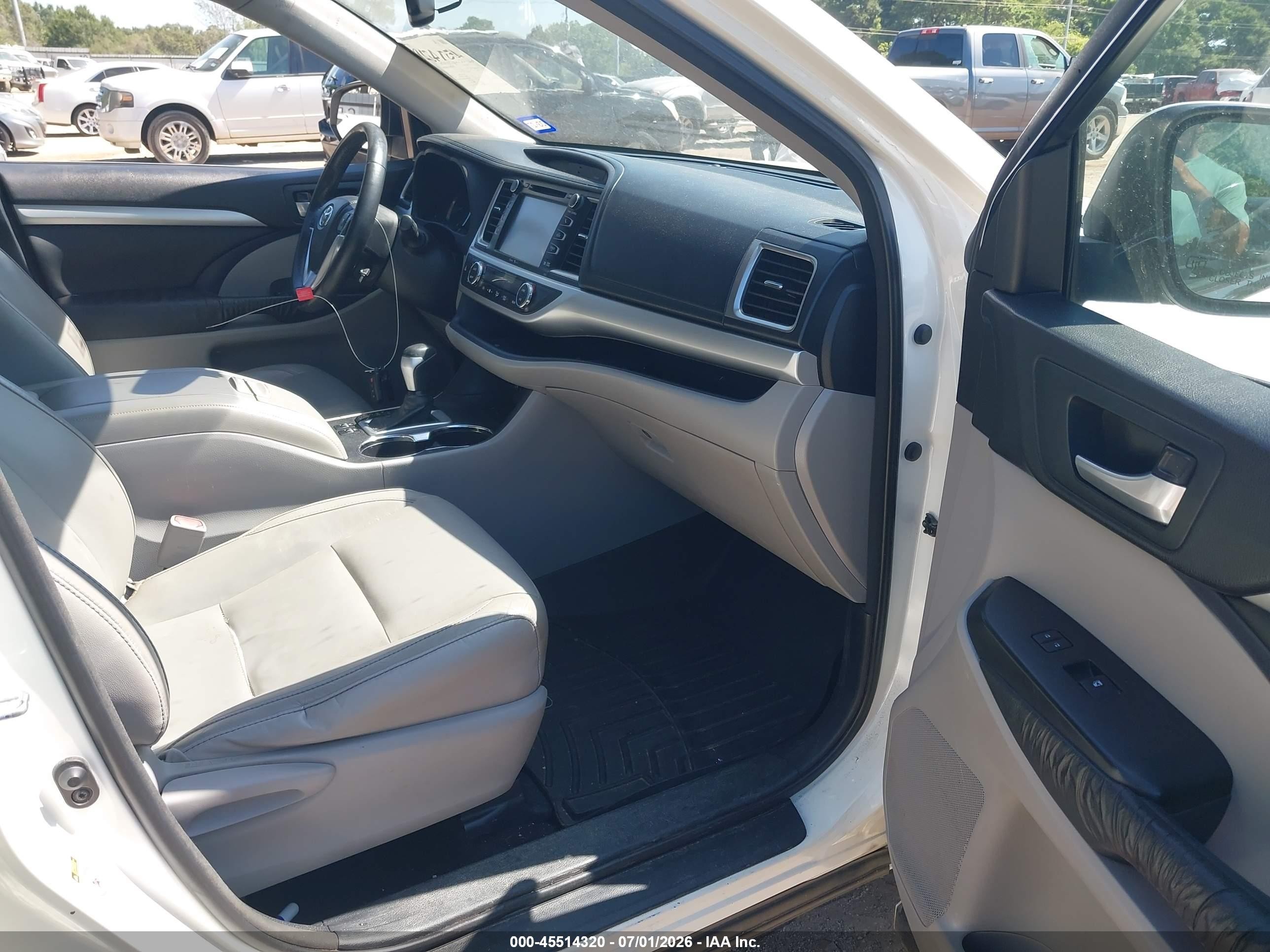 2015 Toyota Highlander Xle V6 White vin: 5TDKKRFH6FS061654