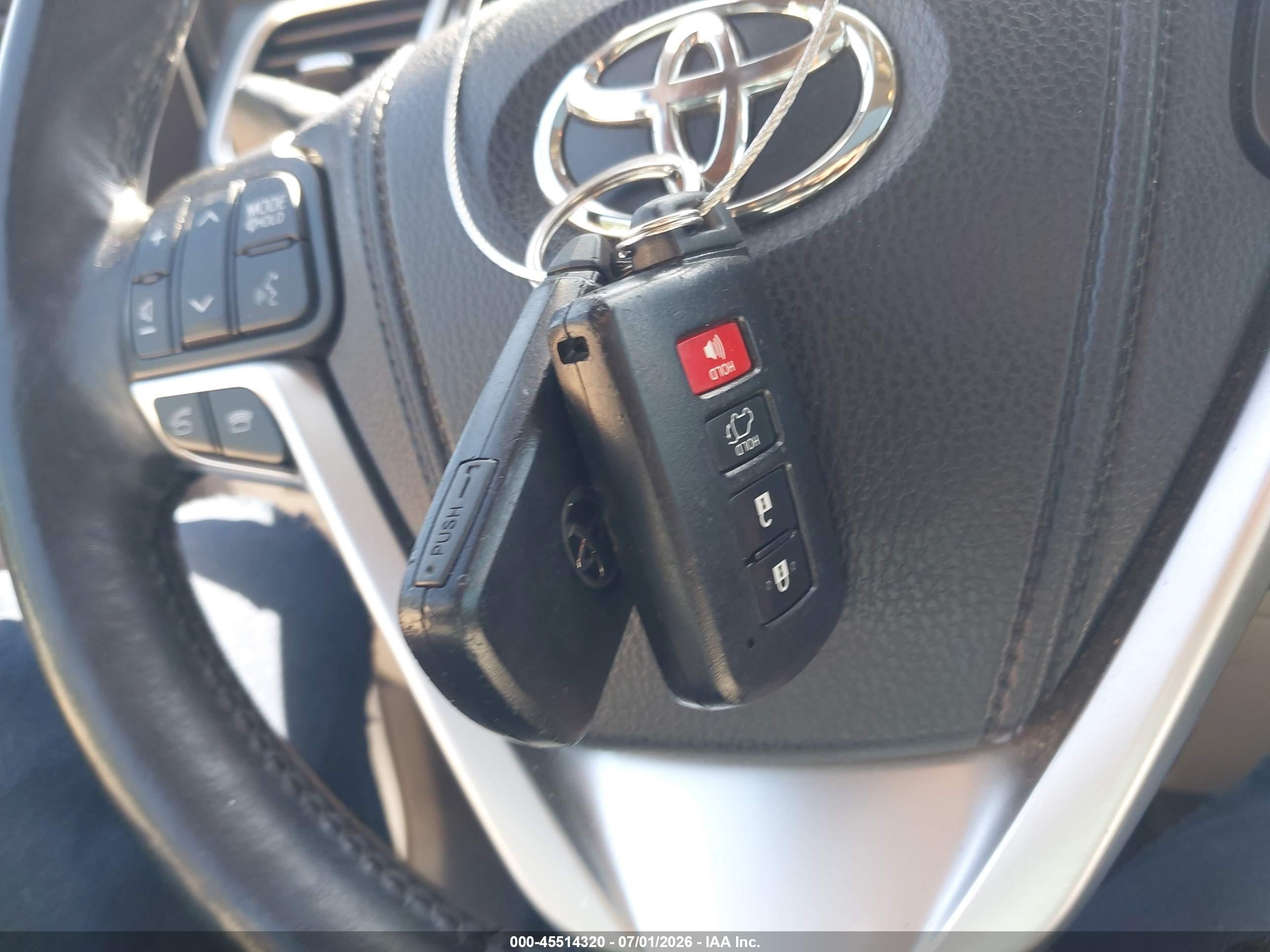 2015 Toyota Highlander Xle V6 White vin: 5TDKKRFH6FS061654