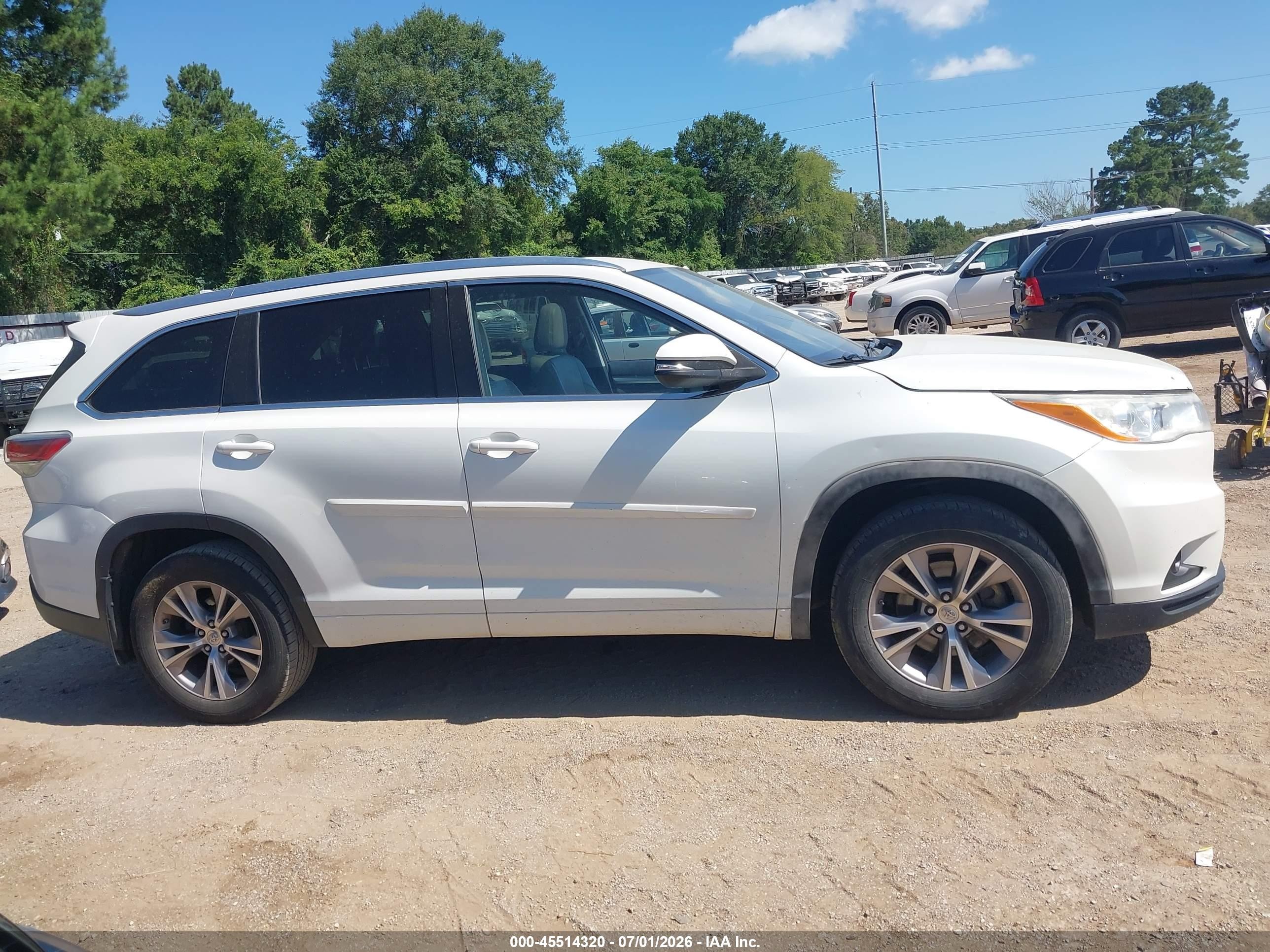 2015 Toyota Highlander Xle V6 White vin: 5TDKKRFH6FS061654