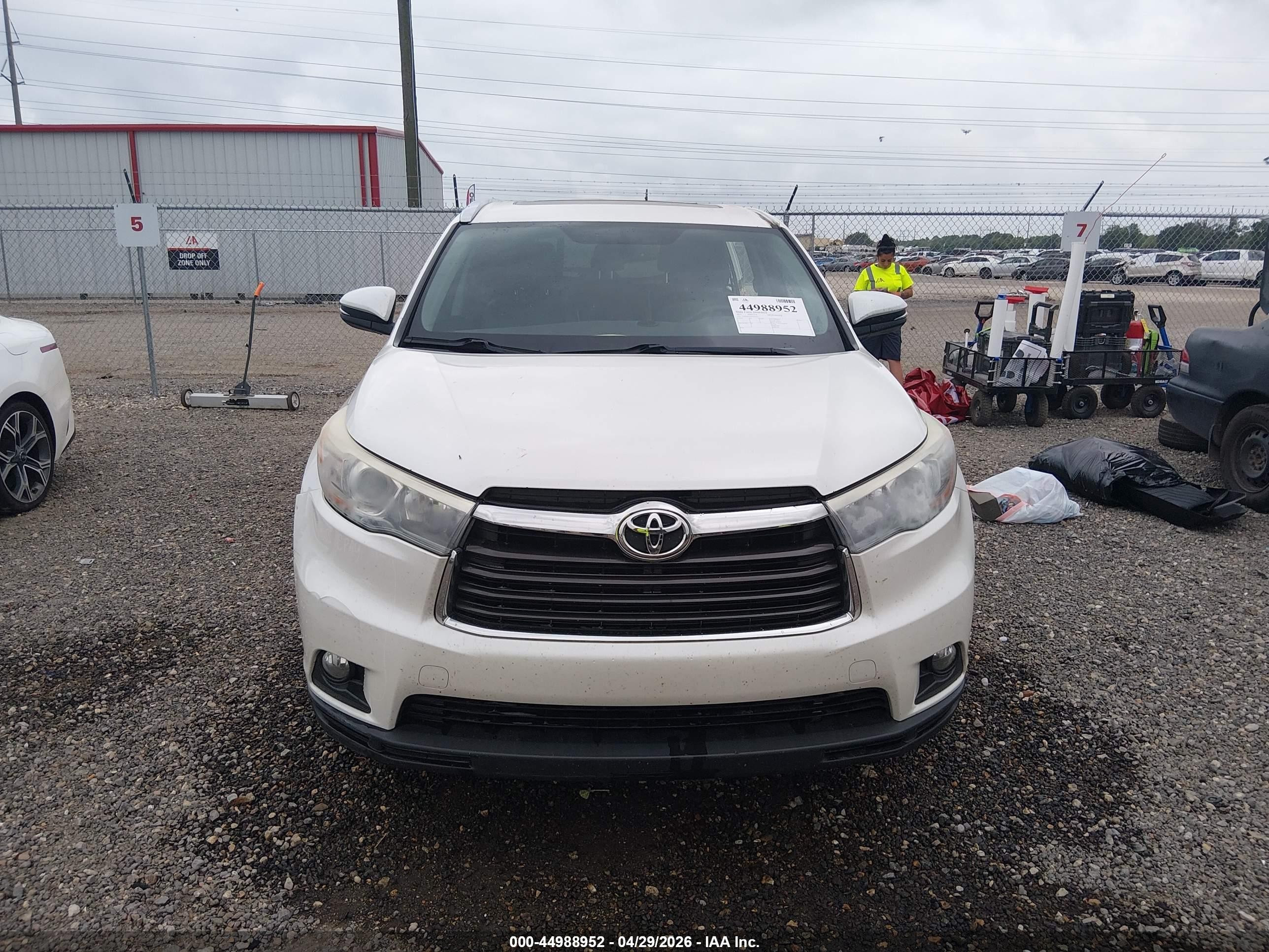 2015 Toyota Highlander Xle V6 White vin: 5TDKKRFH6FS079247