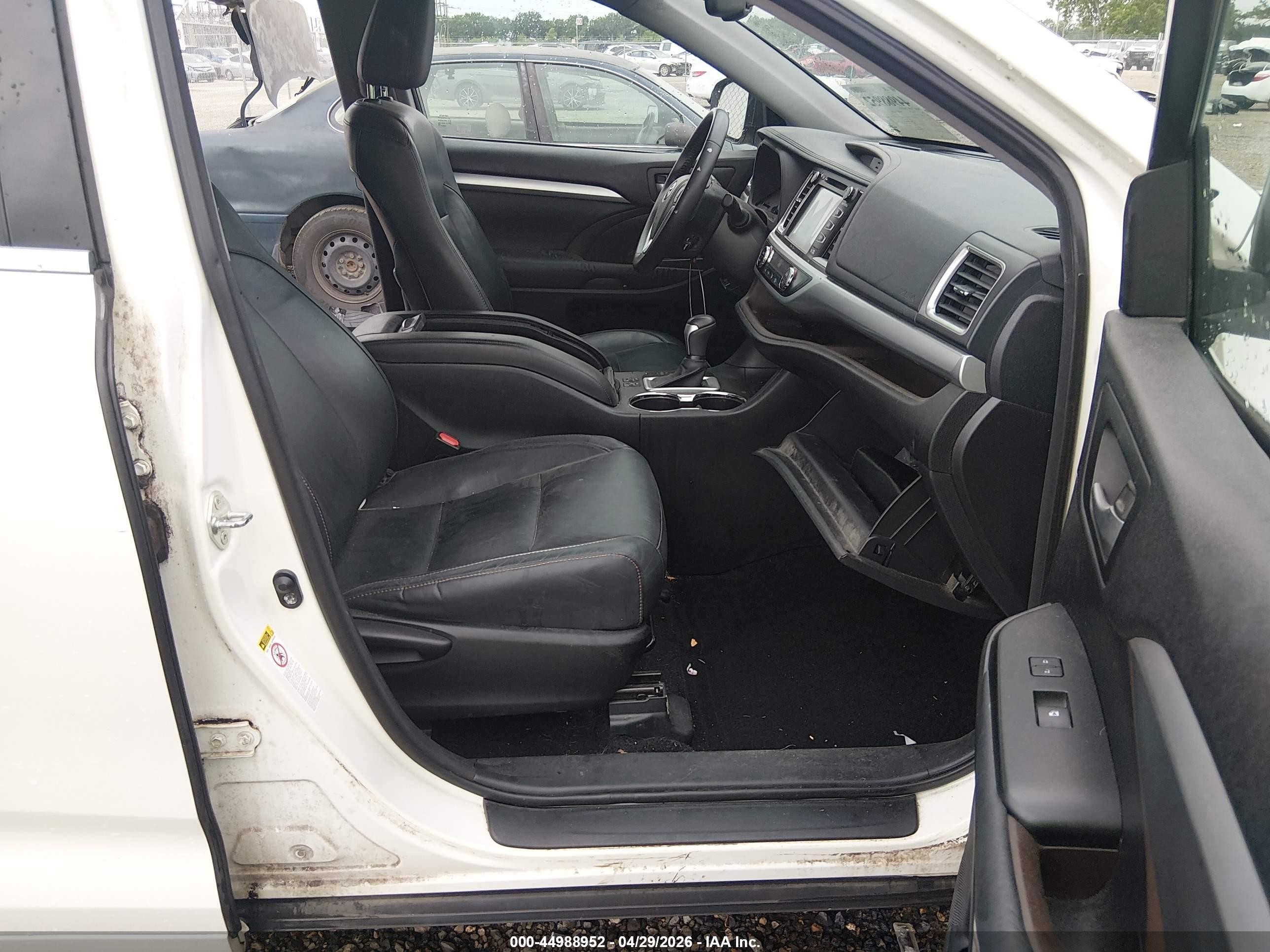 2015 Toyota Highlander Xle V6 White vin: 5TDKKRFH6FS079247