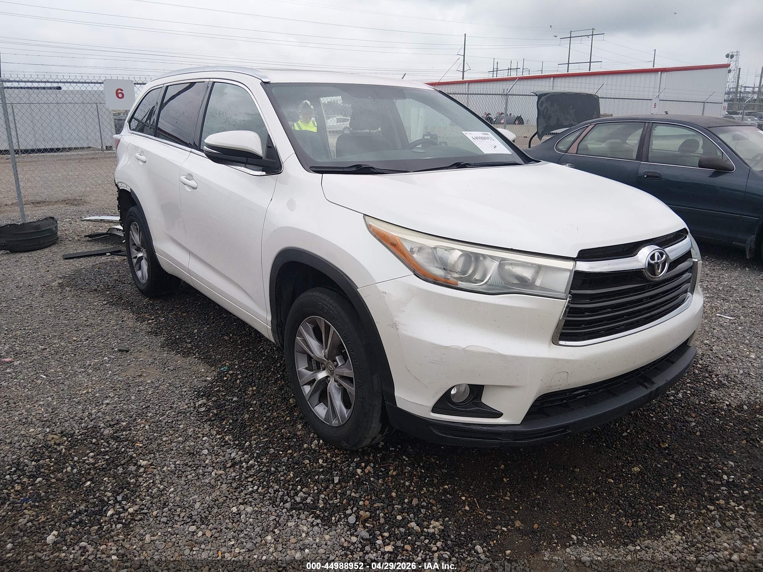 2015 Toyota Highlander Xle V6 White vin: 5TDKKRFH6FS079247