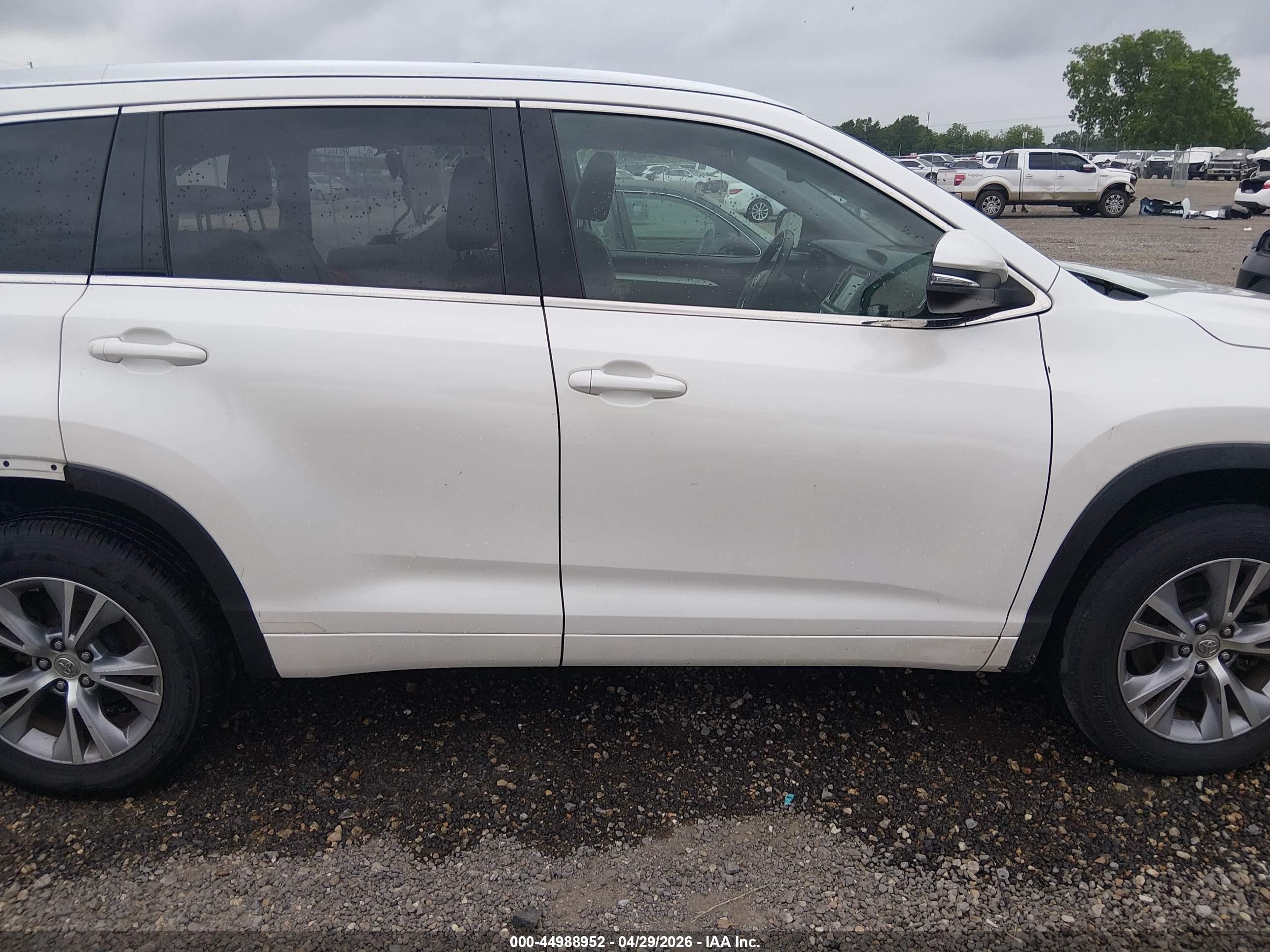 2015 Toyota Highlander Xle V6 White vin: 5TDKKRFH6FS079247