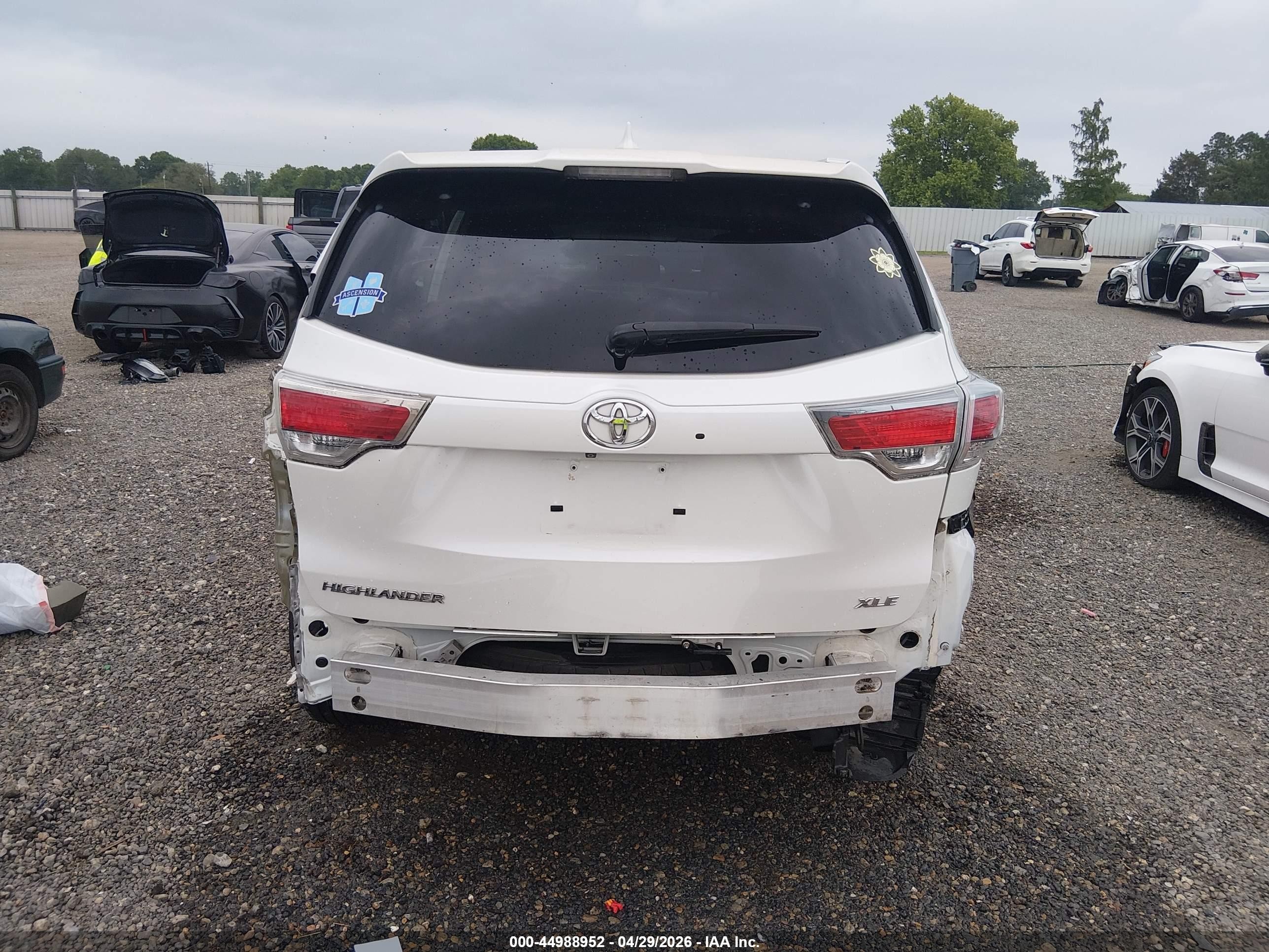 2015 Toyota Highlander Xle V6 White vin: 5TDKKRFH6FS079247