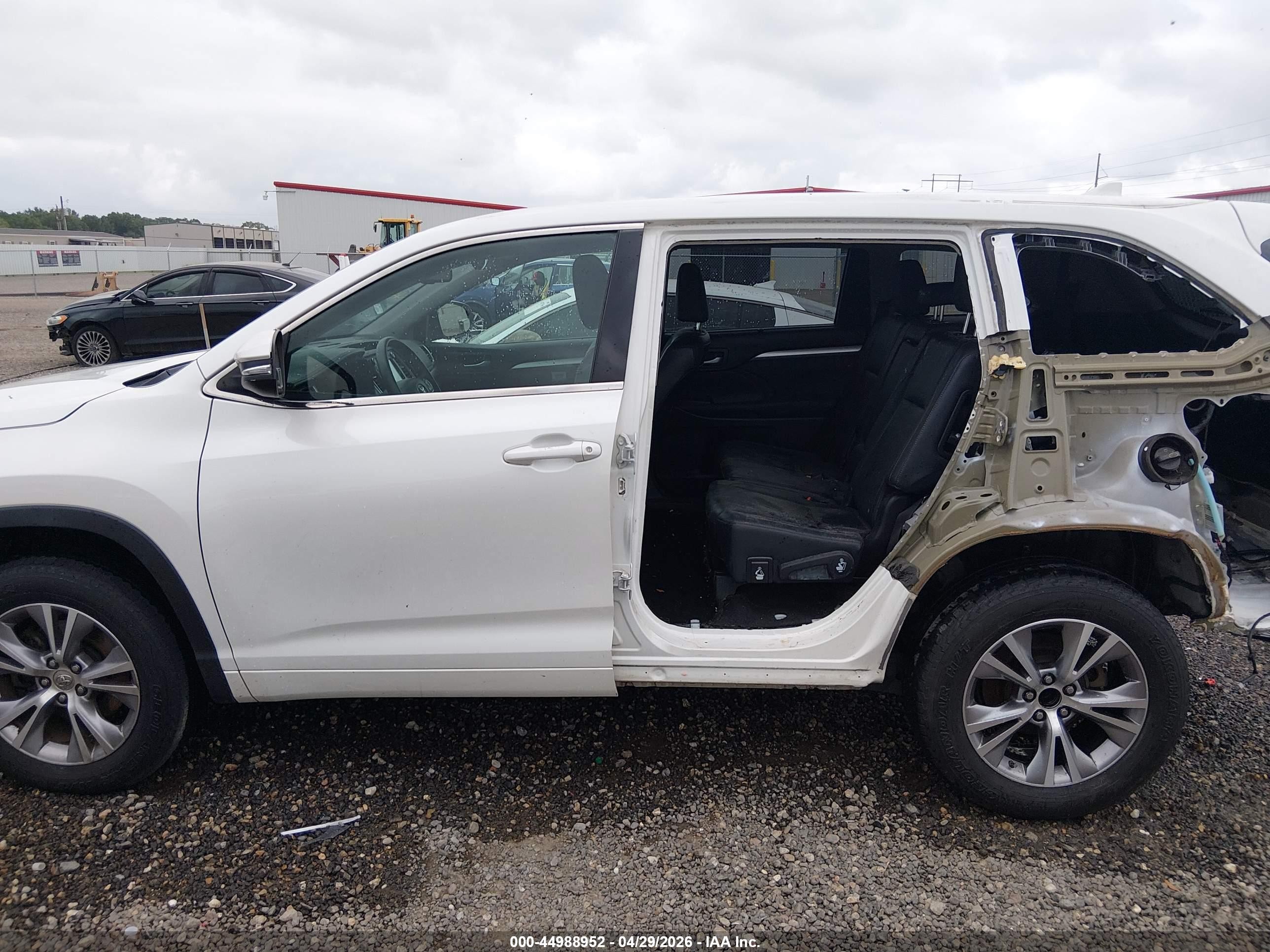 2015 Toyota Highlander Xle V6 White vin: 5TDKKRFH6FS079247