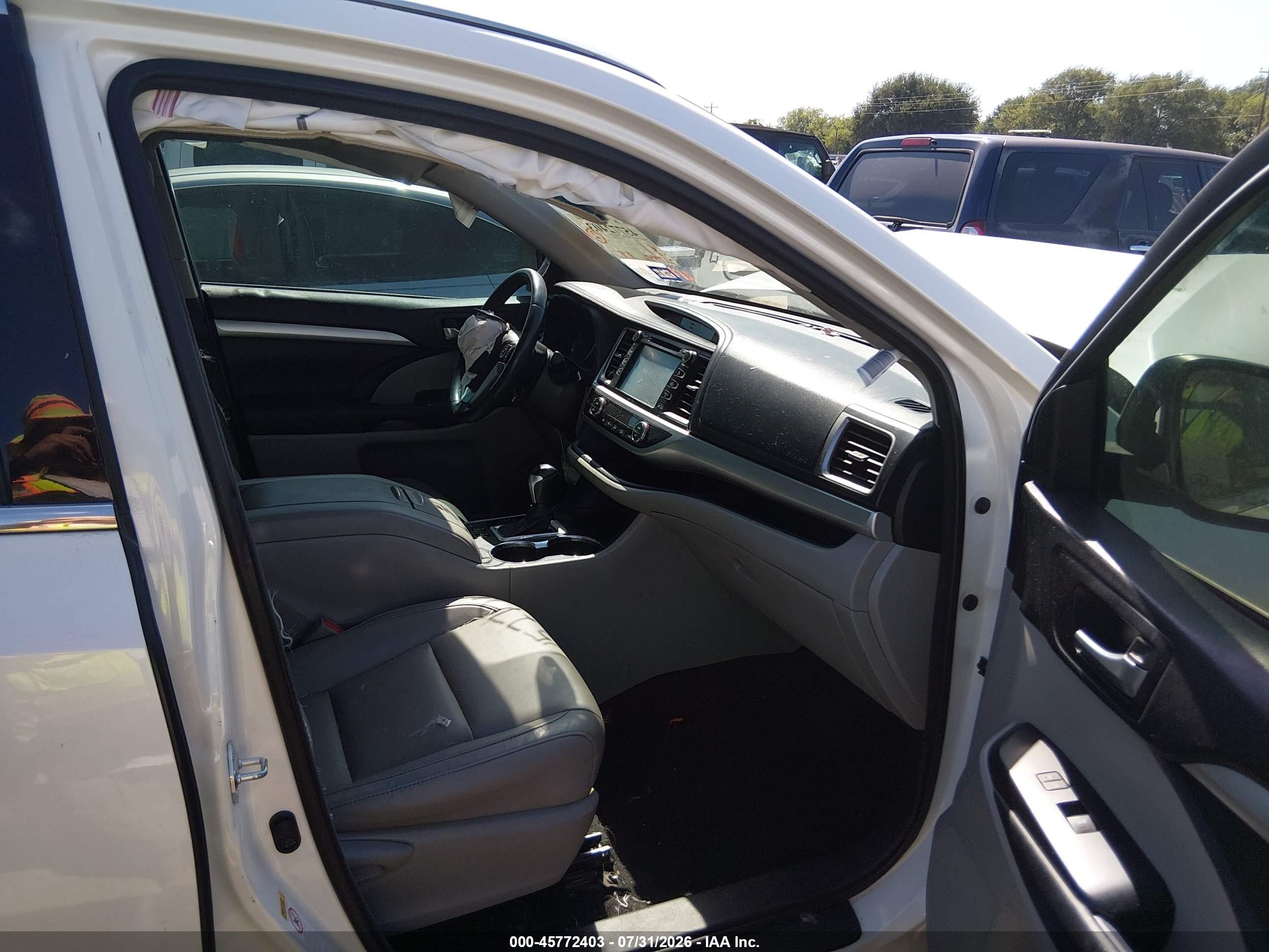 2015 Toyota Highlander Xle V6 White vin: 5TDKKRFH6FS117172