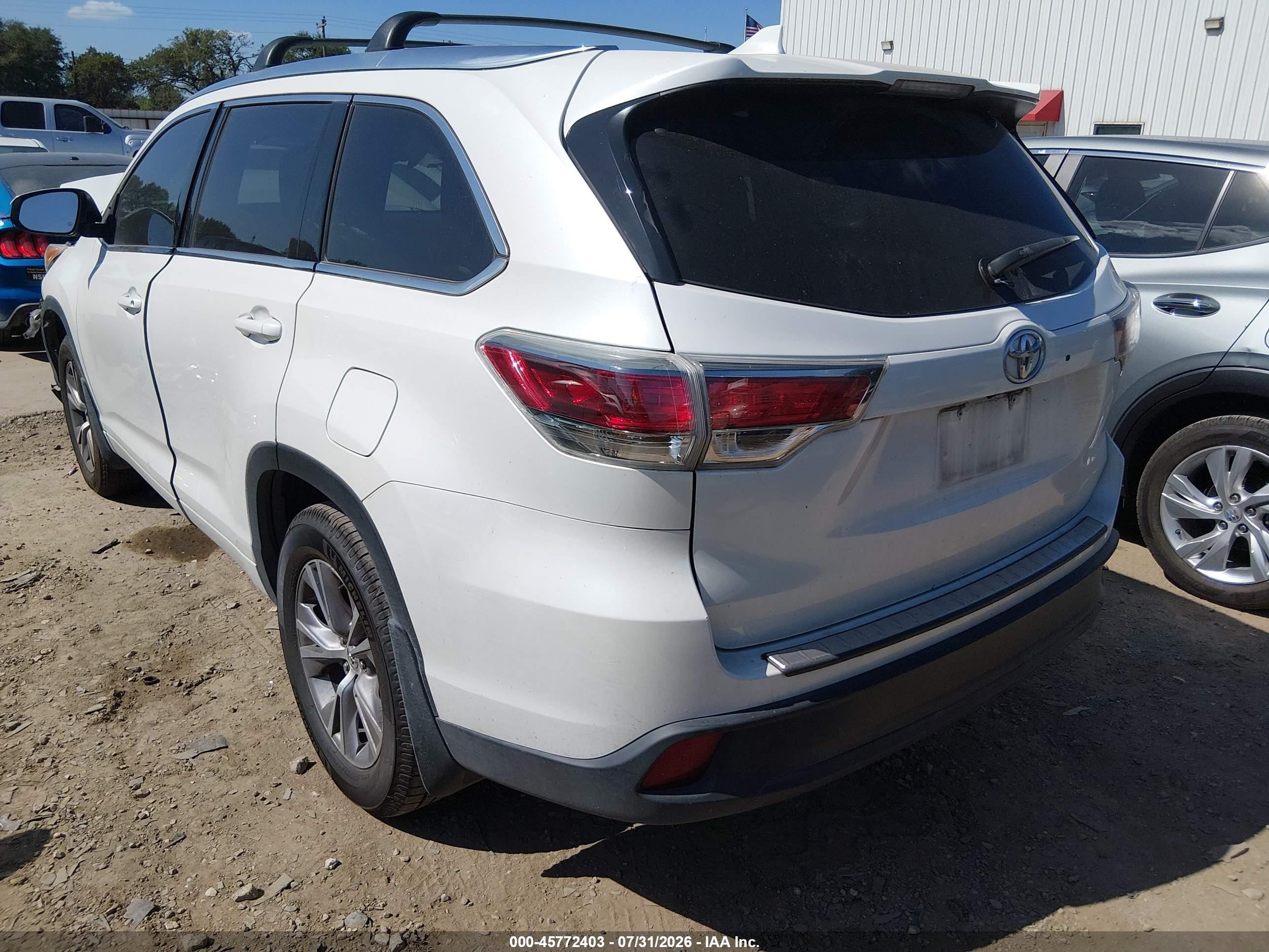 2015 Toyota Highlander Xle V6 White vin: 5TDKKRFH6FS117172