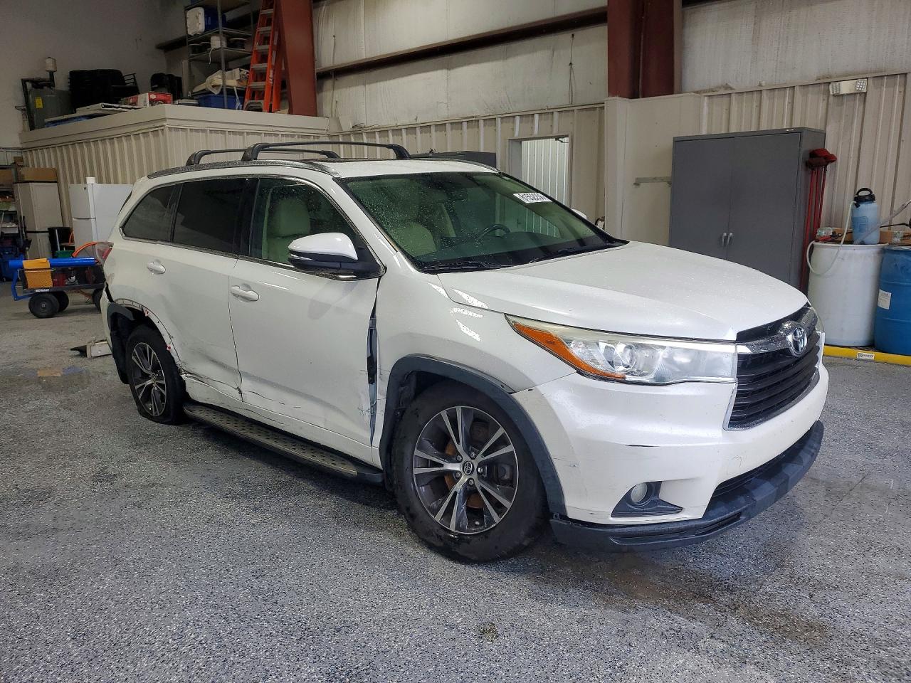 2016 Toyota Highlander Xle White vin: 5TDKKRFH6GS160010