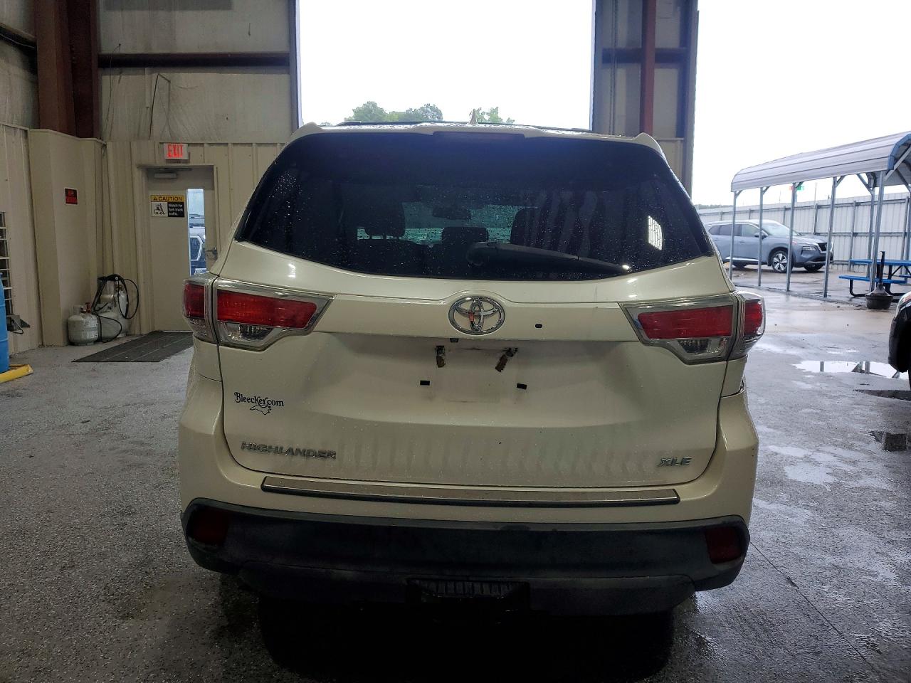 2016 Toyota Highlander Xle White vin: 5TDKKRFH6GS160010