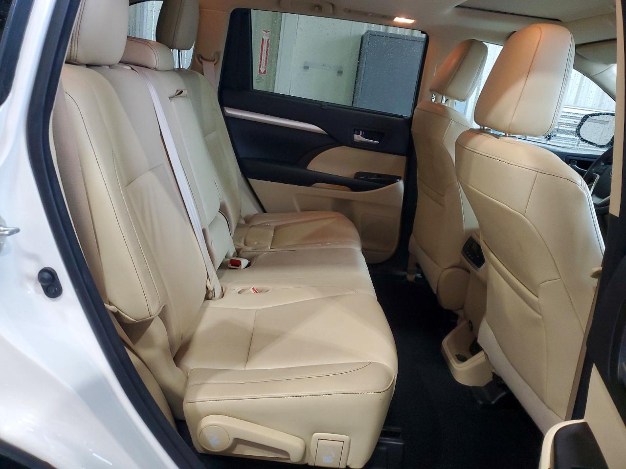 2016 Toyota Highlander Xle White vin: 5TDKKRFH6GS160010