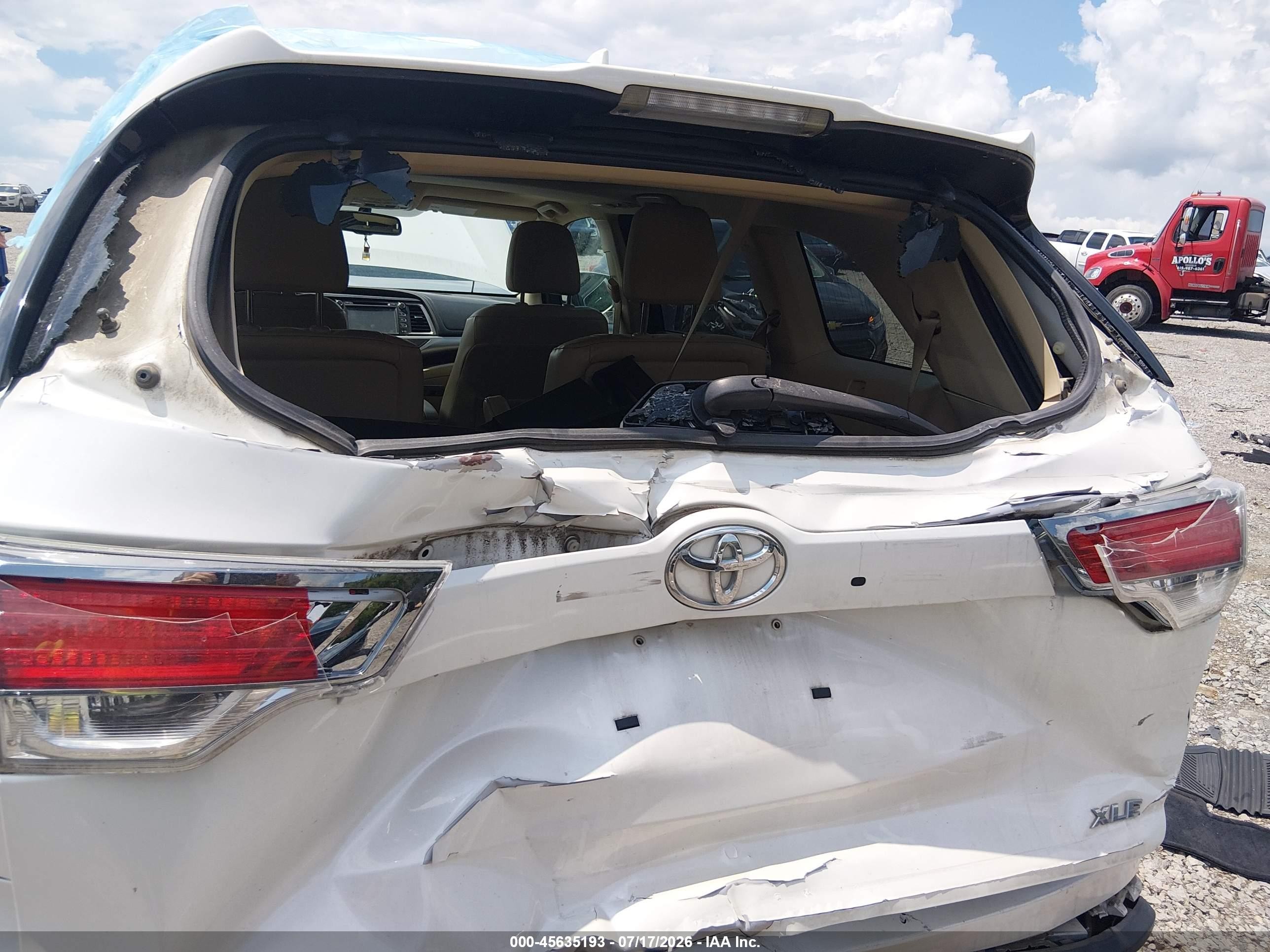 2015 Toyota Highlander Xle V6 Бежевый vin: 5TDKKRFH7FS038819