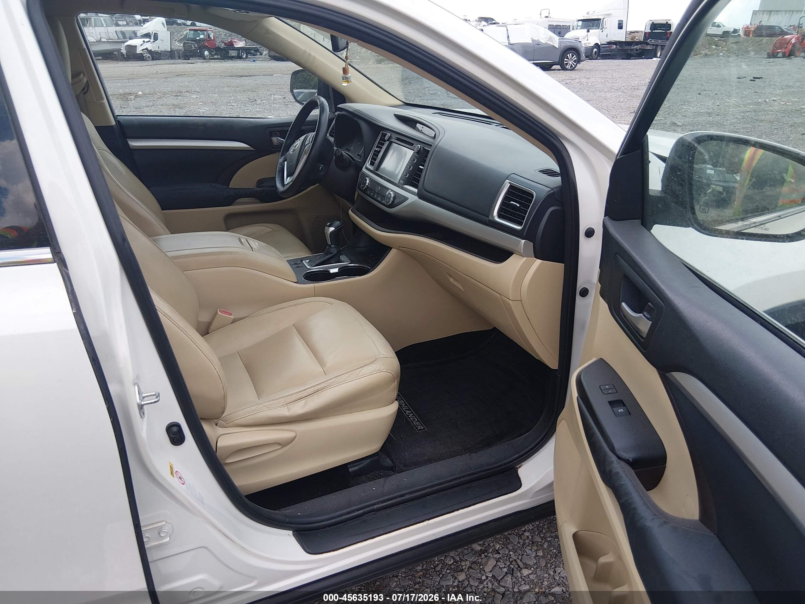 2015 Toyota Highlander Xle V6 Бежевый vin: 5TDKKRFH7FS038819