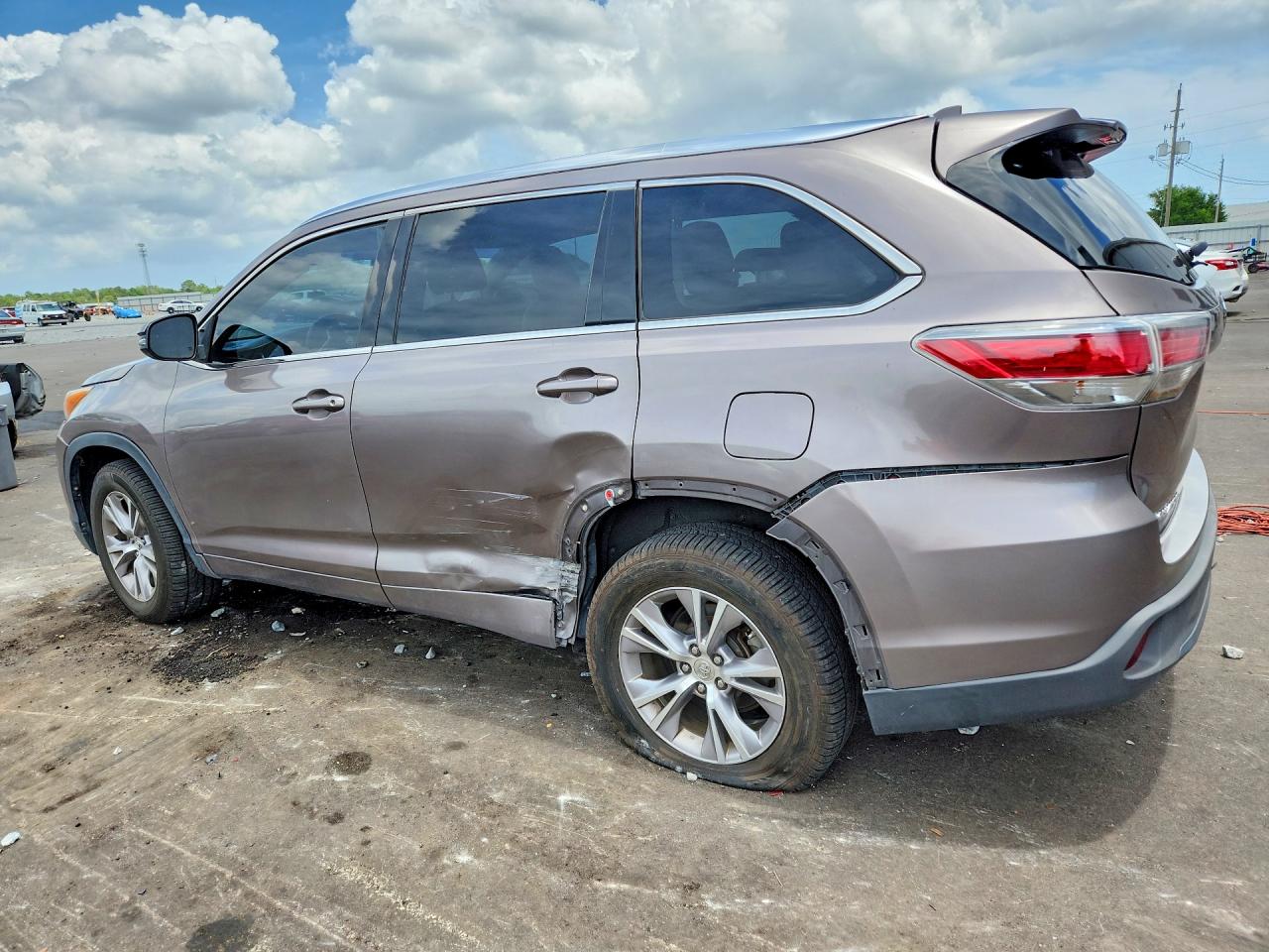 2015 Toyota Highlander Xle Tan vin: 5TDKKRFH7FS046872