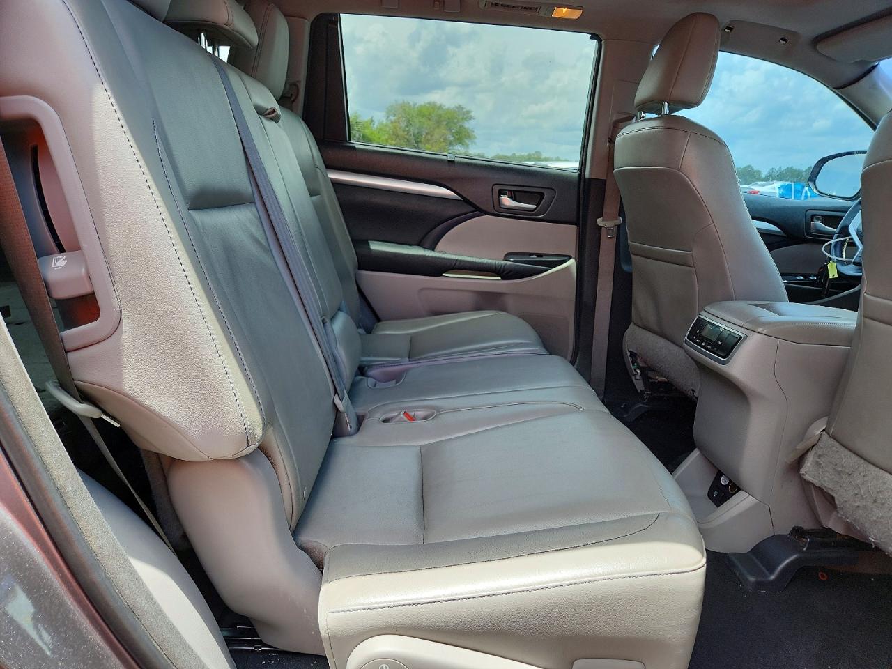 2015 Toyota Highlander Xle Tan vin: 5TDKKRFH7FS046872