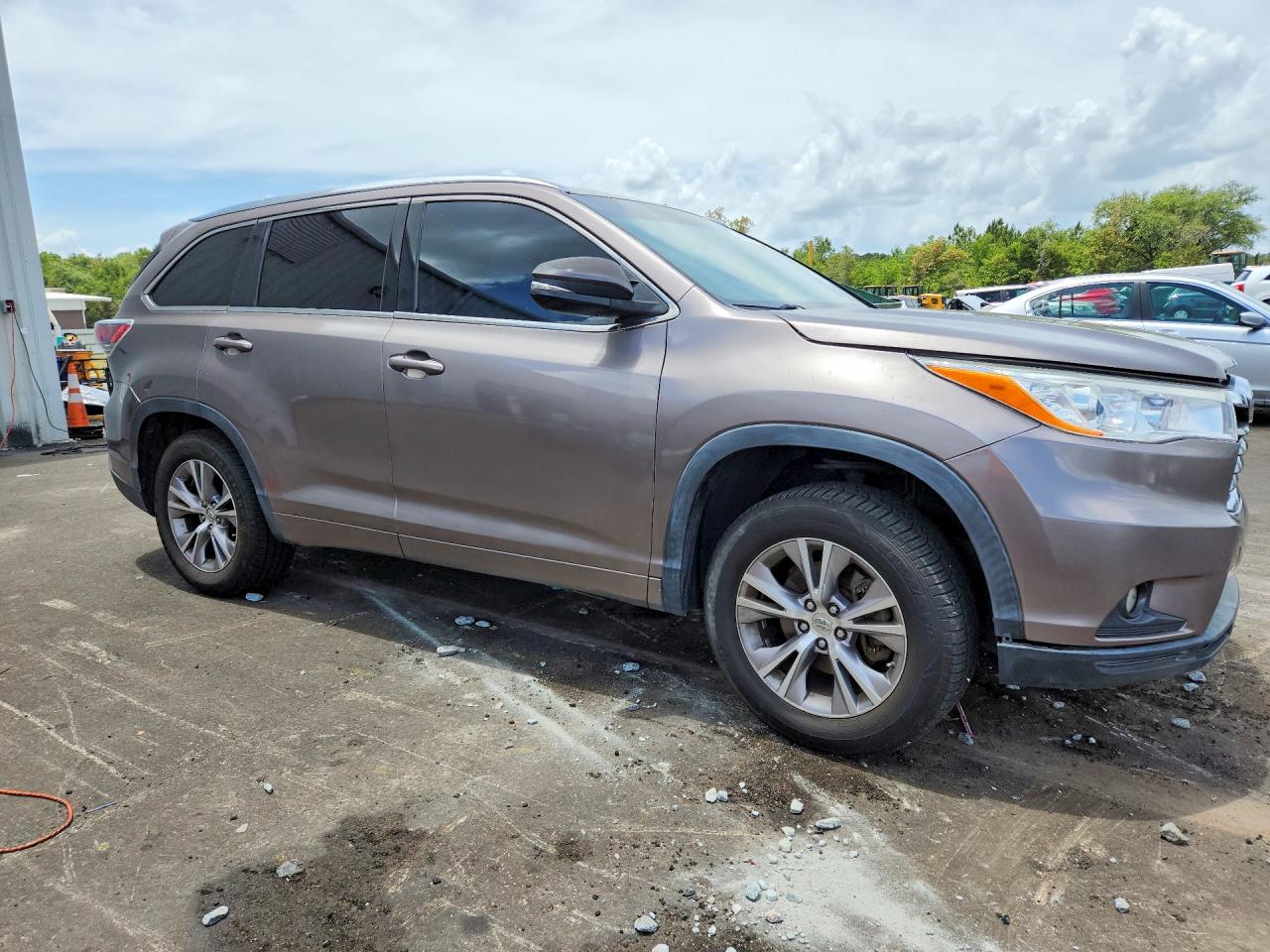 2015 Toyota Highlander Xle Tan vin: 5TDKKRFH7FS046872