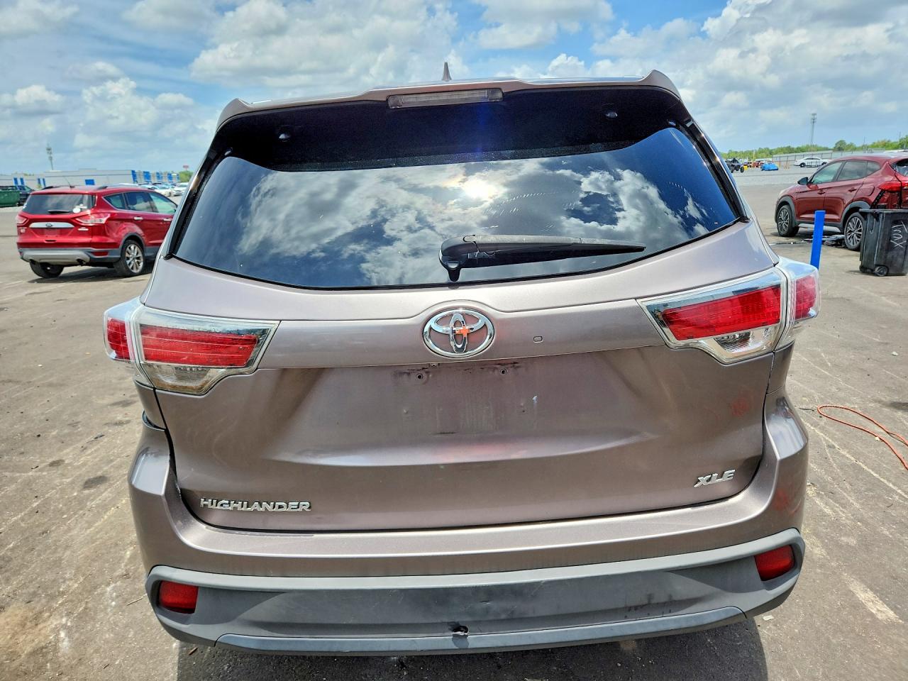 2015 Toyota Highlander Xle Tan vin: 5TDKKRFH7FS046872