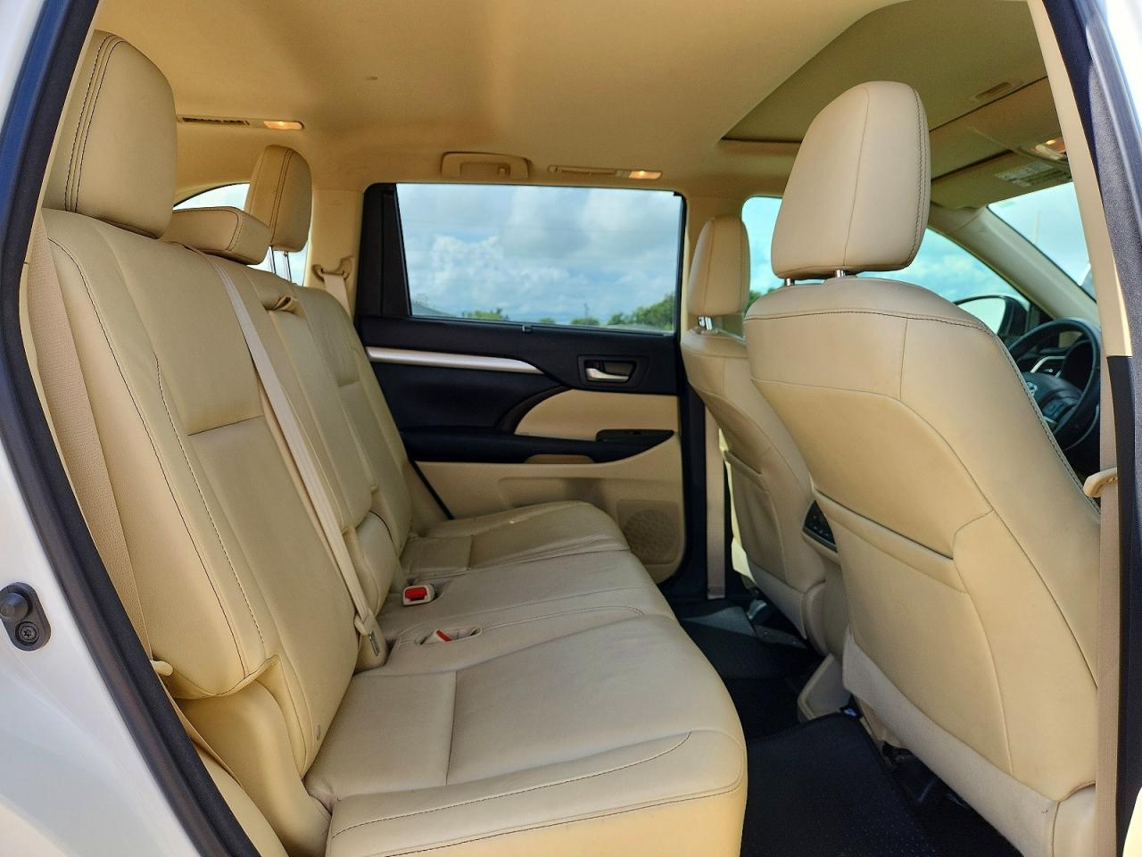 2015 Toyota Highlander Xle White vin: 5TDKKRFH7FS054230