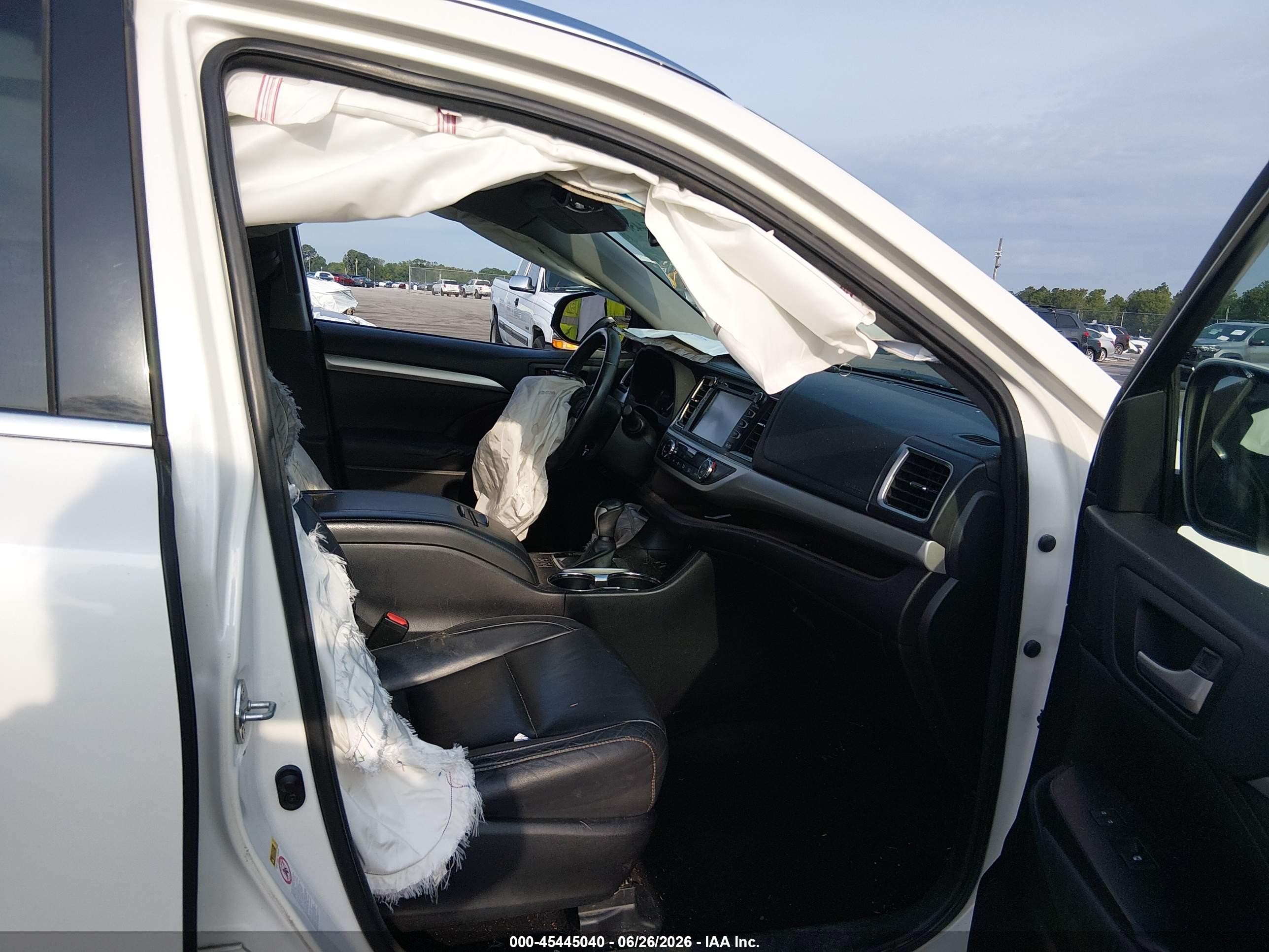 2015 Toyota Highlander Xle V6 White vin: 5TDKKRFH7FS057662