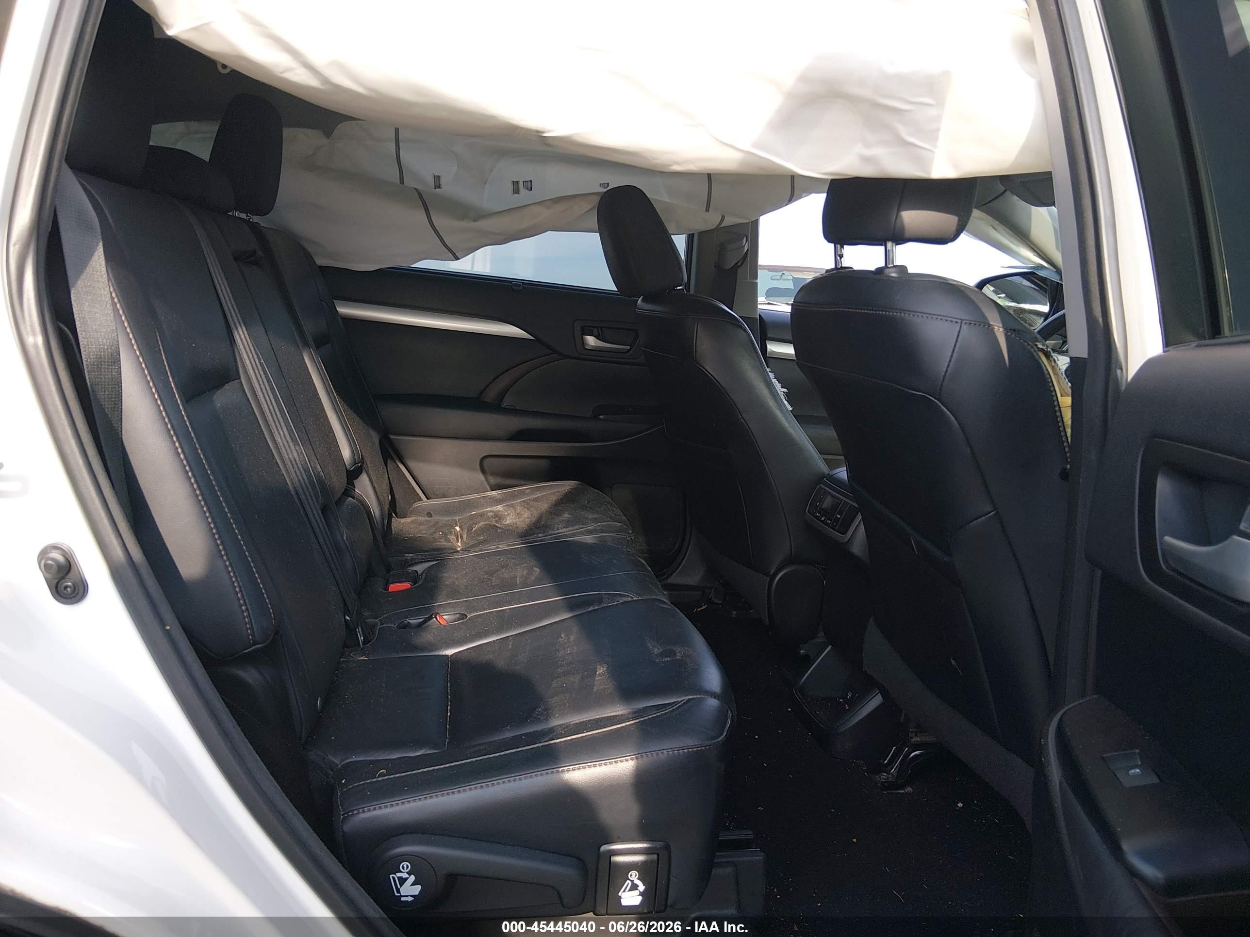2015 Toyota Highlander Xle V6 White vin: 5TDKKRFH7FS057662