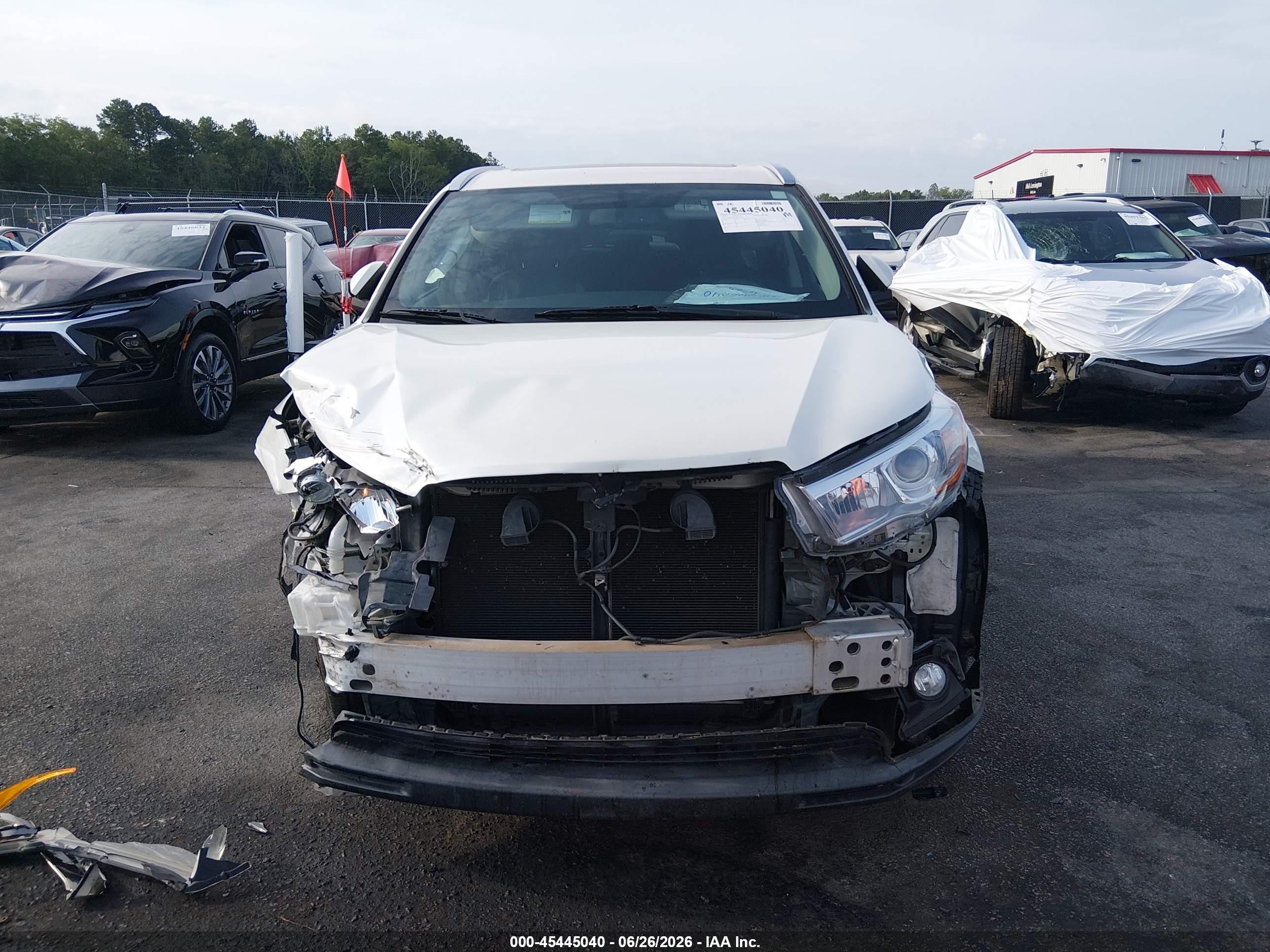 2015 Toyota Highlander Xle V6 White vin: 5TDKKRFH7FS057662