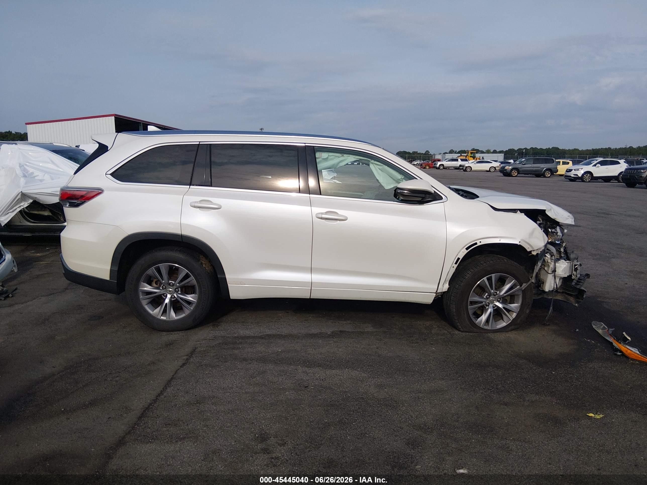2015 Toyota Highlander Xle V6 White vin: 5TDKKRFH7FS057662