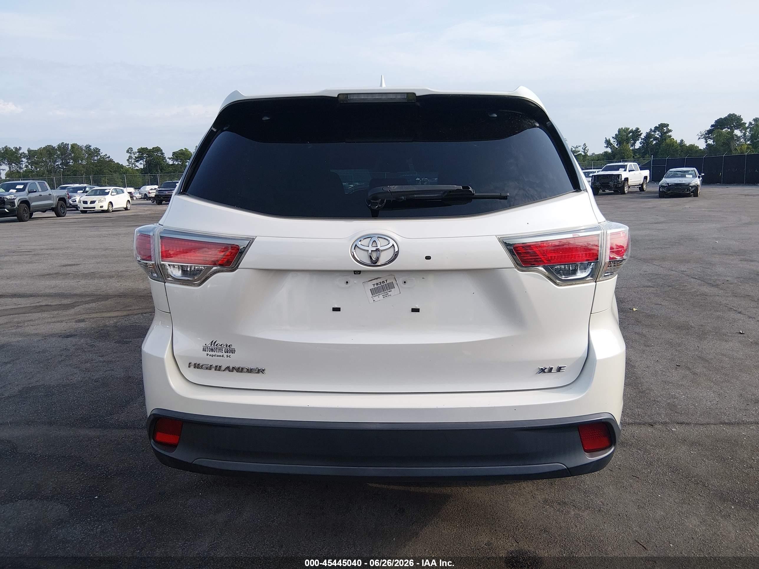 2015 Toyota Highlander Xle V6 White vin: 5TDKKRFH7FS057662