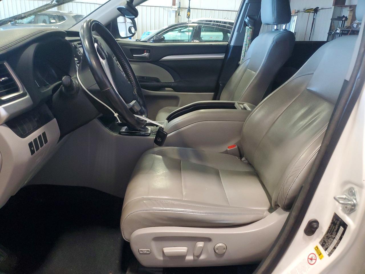 2015 Toyota Highlander Xle White vin: 5TDKKRFH7FS097689