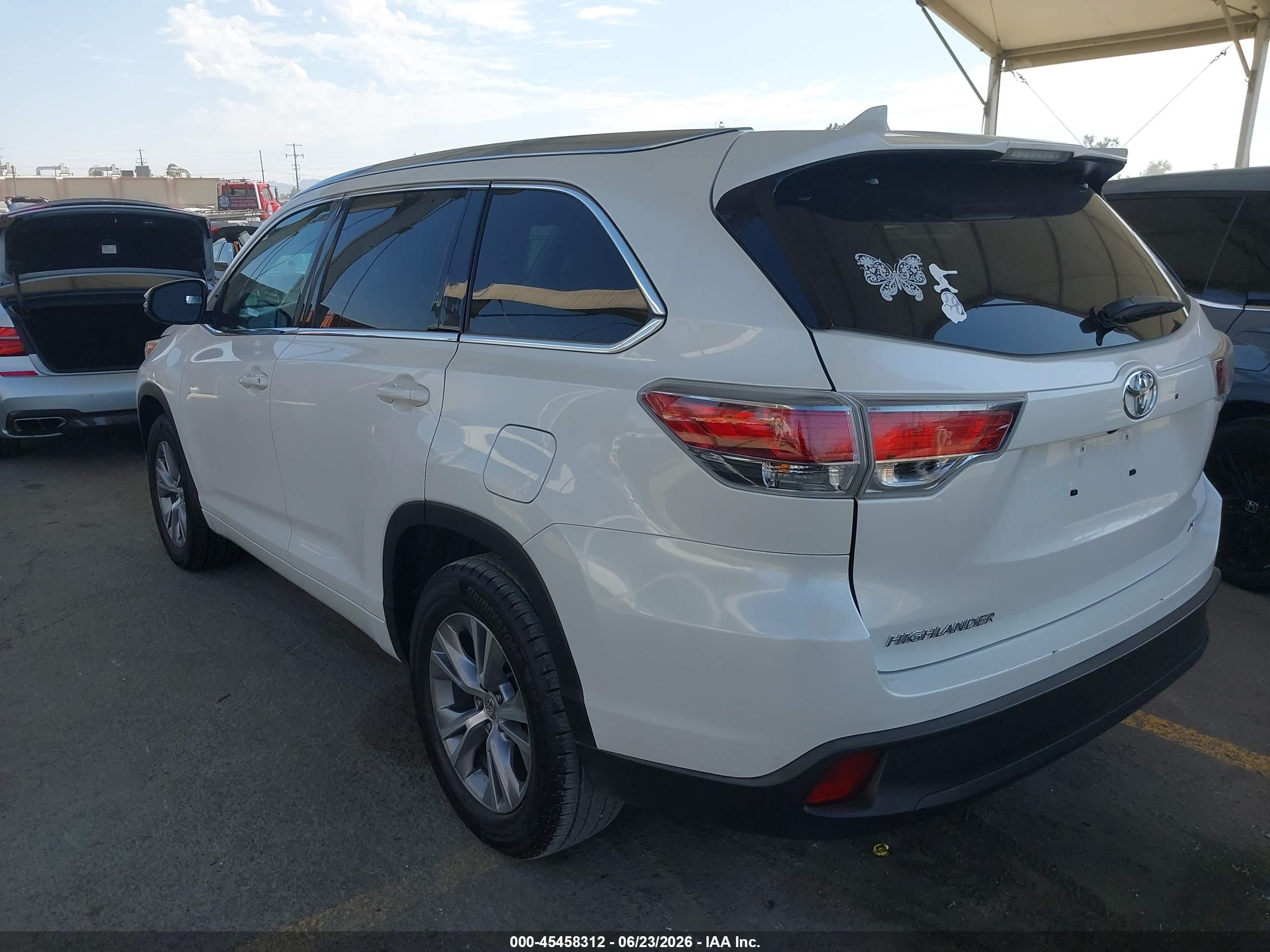 2015 Toyota Highlander Xle V6 White vin: 5TDKKRFH7FS102051