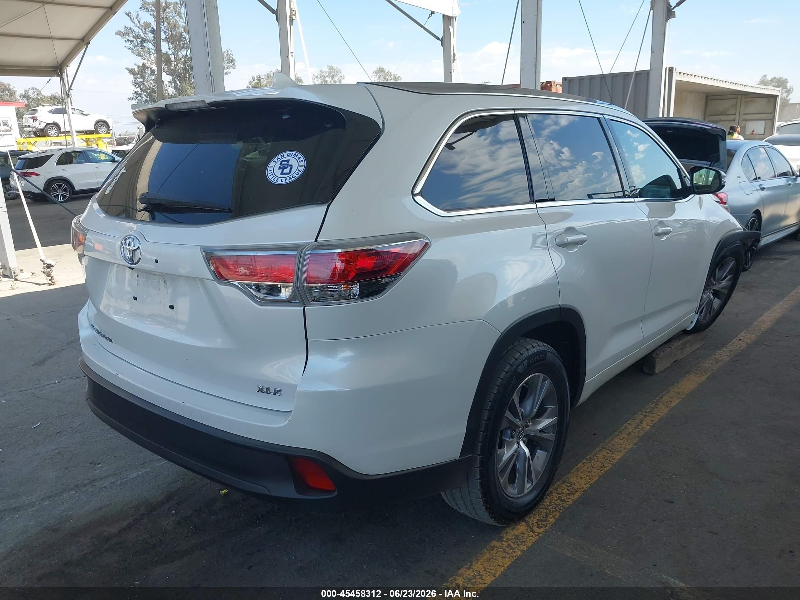 2015 Toyota Highlander Xle V6 White vin: 5TDKKRFH7FS102051