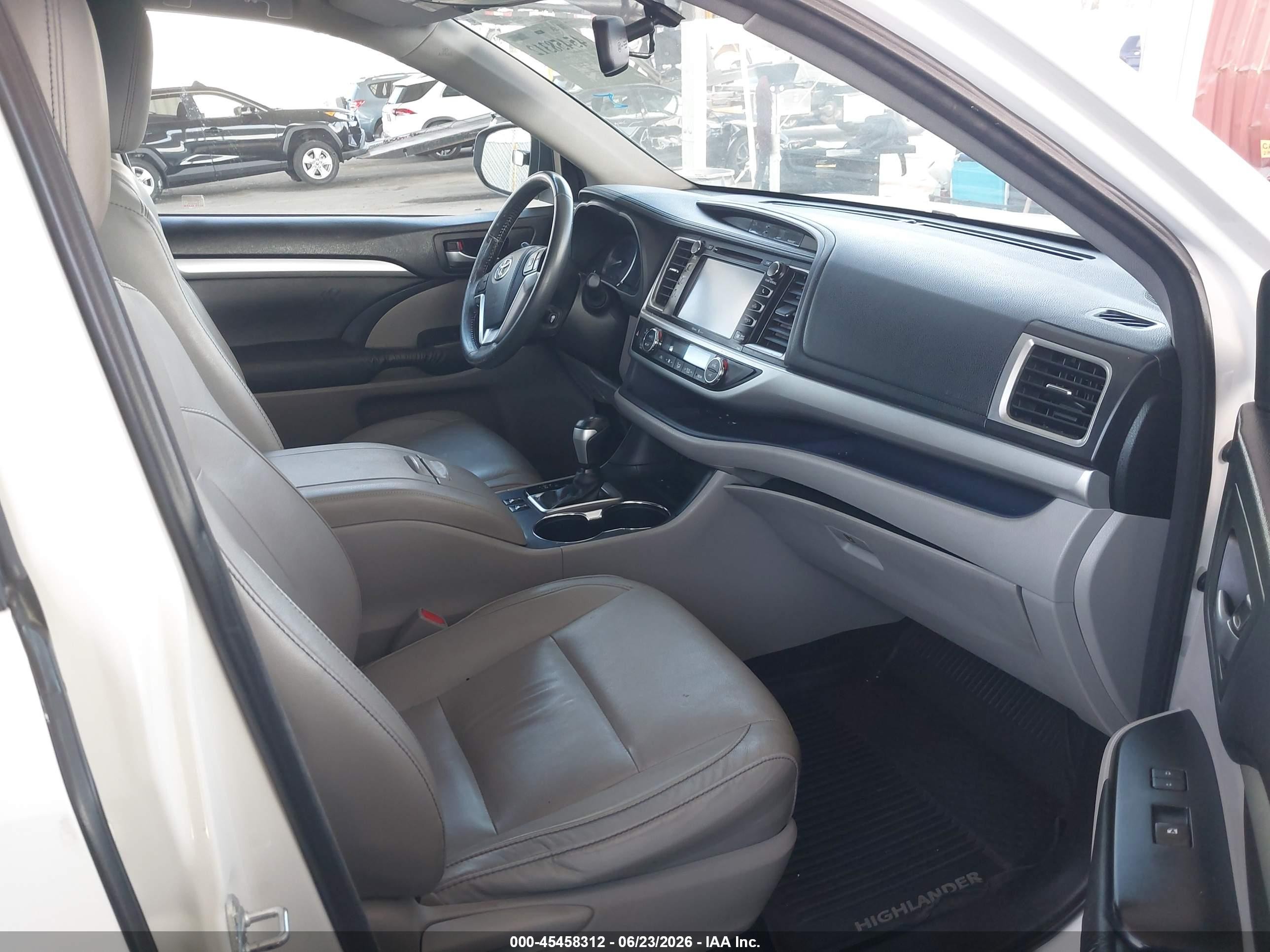 2015 Toyota Highlander Xle V6 White vin: 5TDKKRFH7FS102051