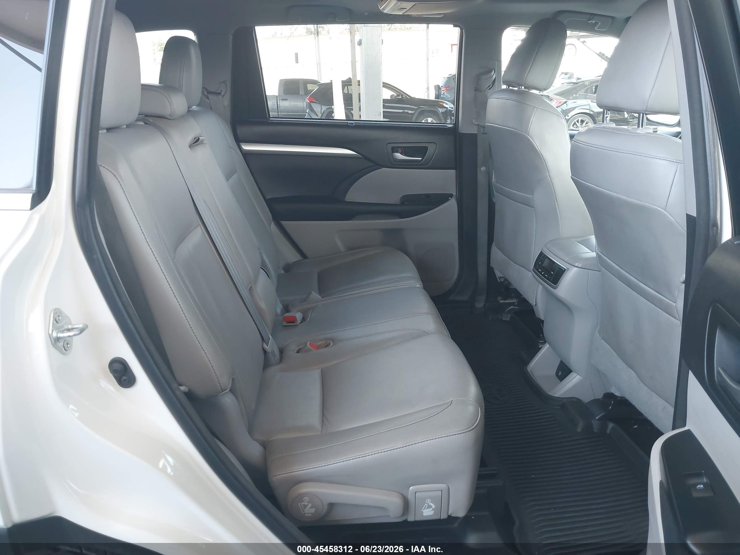 2015 Toyota Highlander Xle V6 White vin: 5TDKKRFH7FS102051
