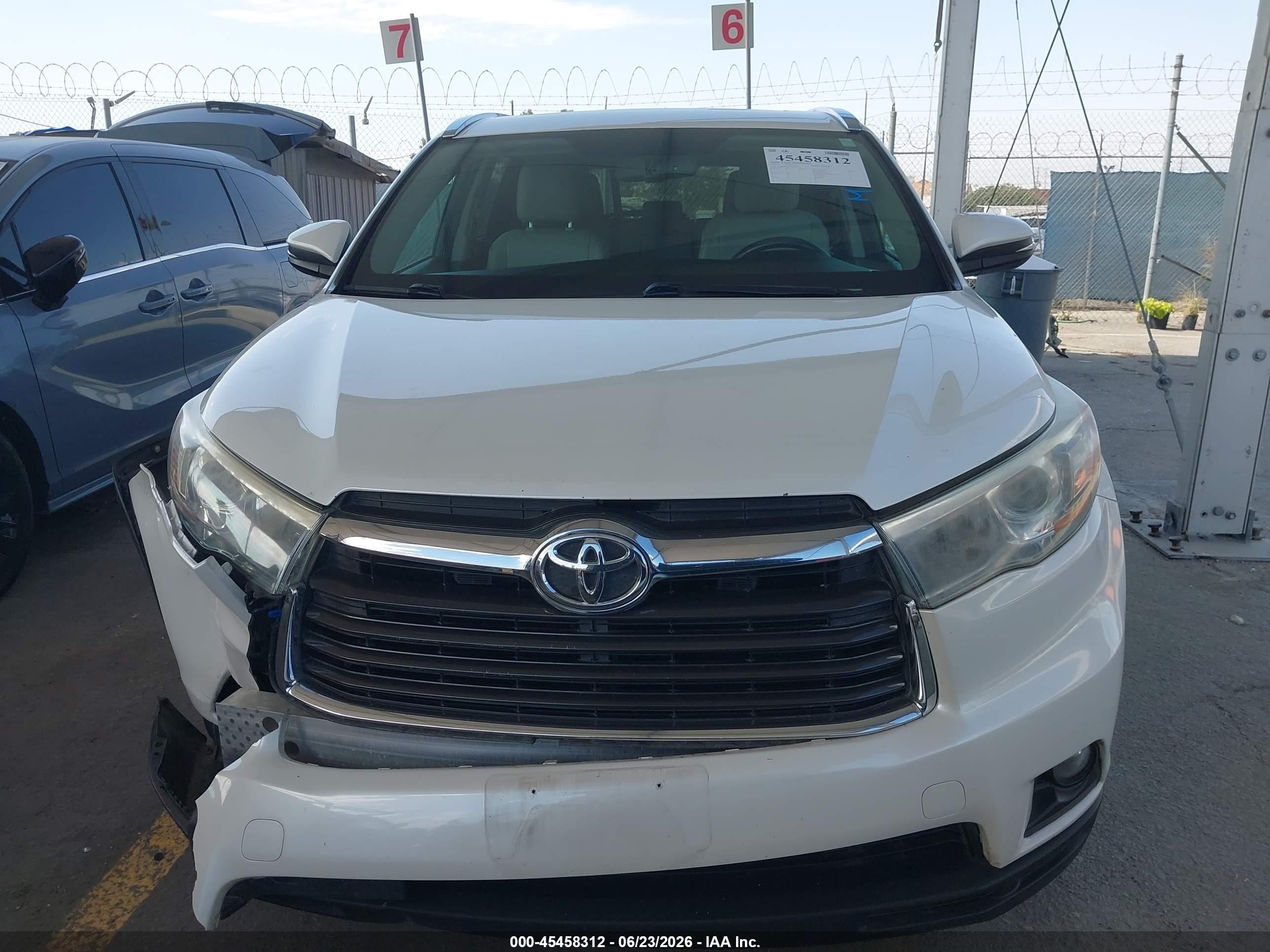2015 Toyota Highlander Xle V6 White vin: 5TDKKRFH7FS102051