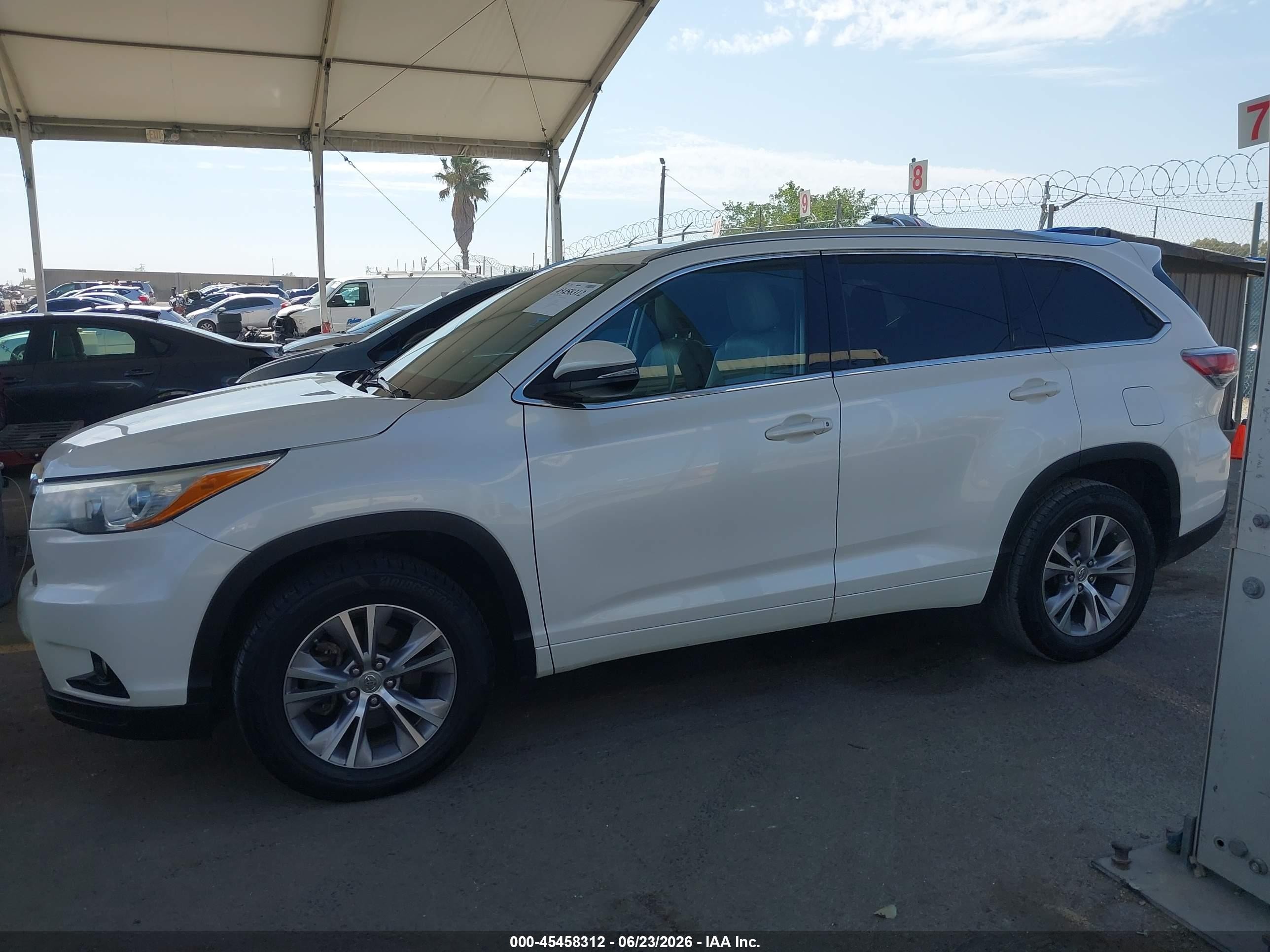 2015 Toyota Highlander Xle V6 White vin: 5TDKKRFH7FS102051