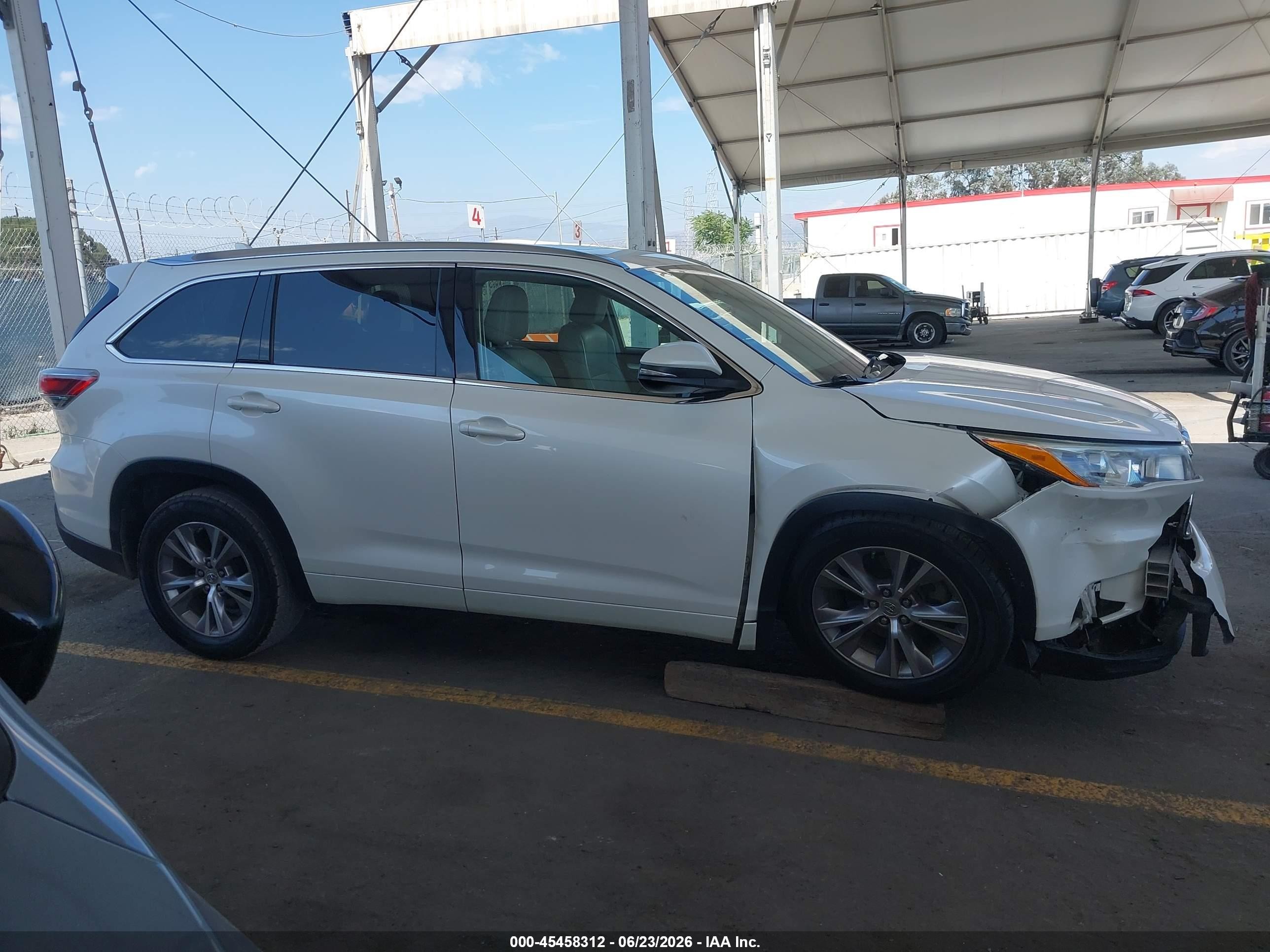 2015 Toyota Highlander Xle V6 White vin: 5TDKKRFH7FS102051
