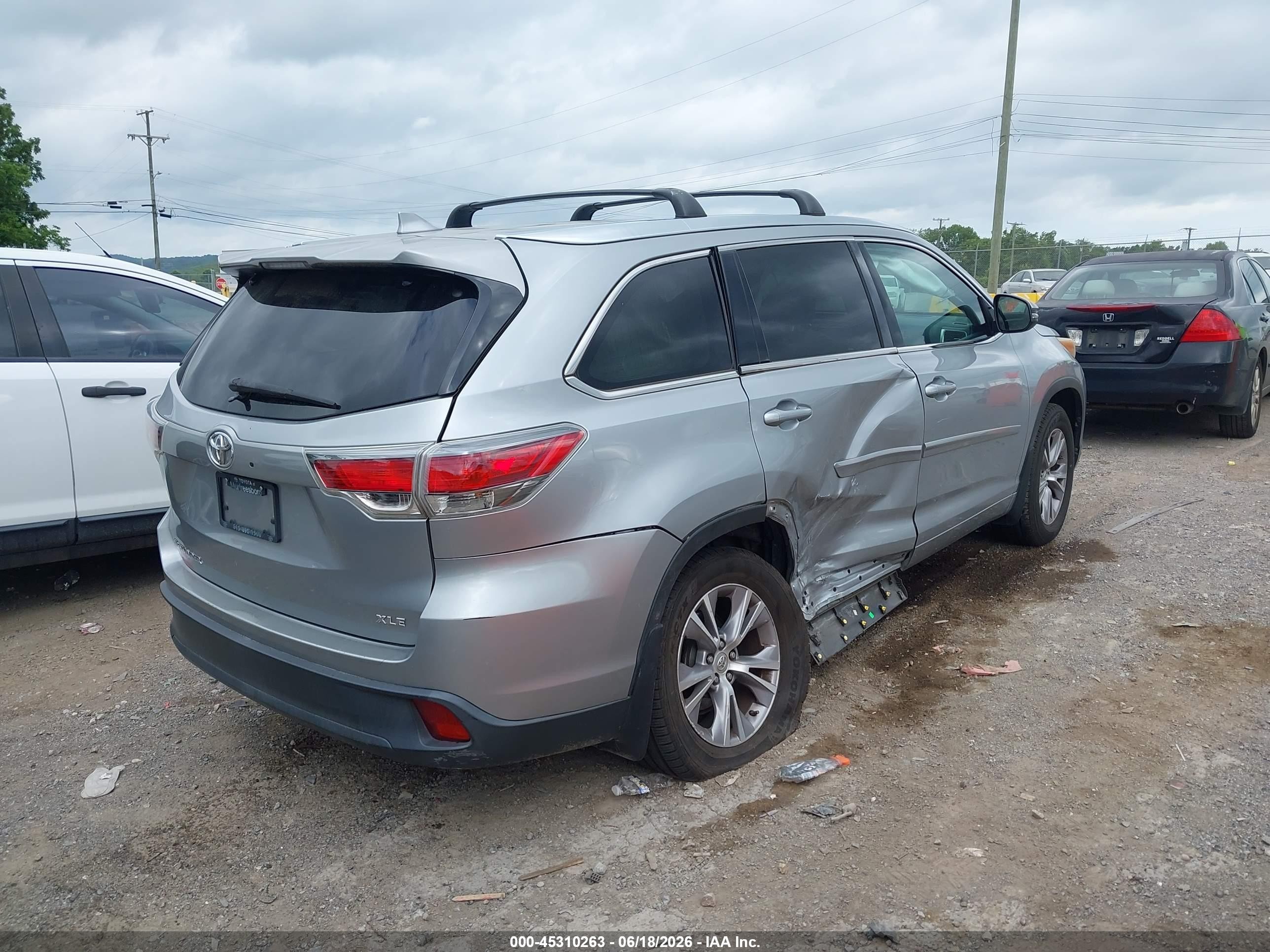 2015 Toyota Highlander Xle V6 Silver vin: 5TDKKRFH7FS118167