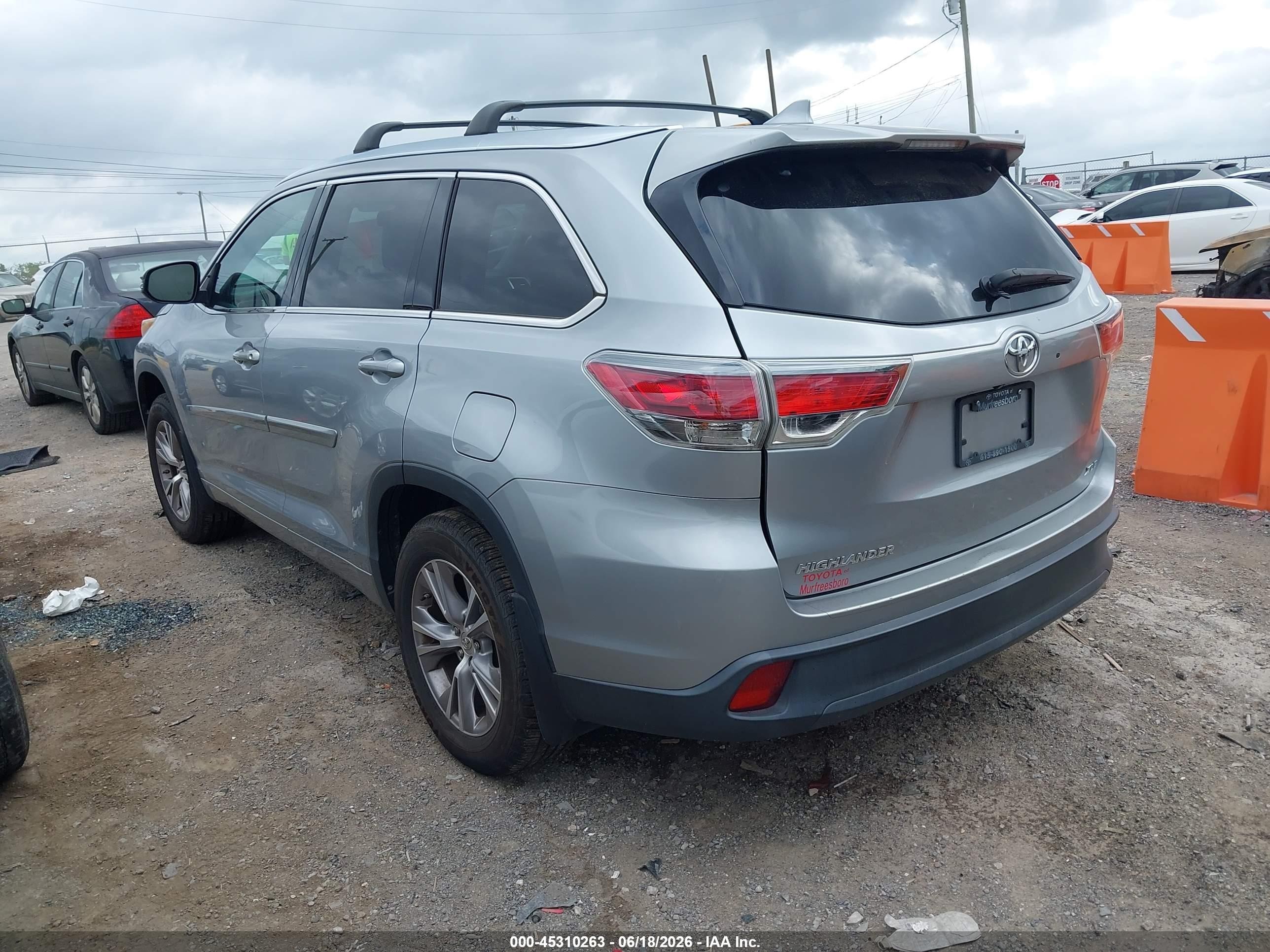 2015 Toyota Highlander Xle V6 Silver vin: 5TDKKRFH7FS118167