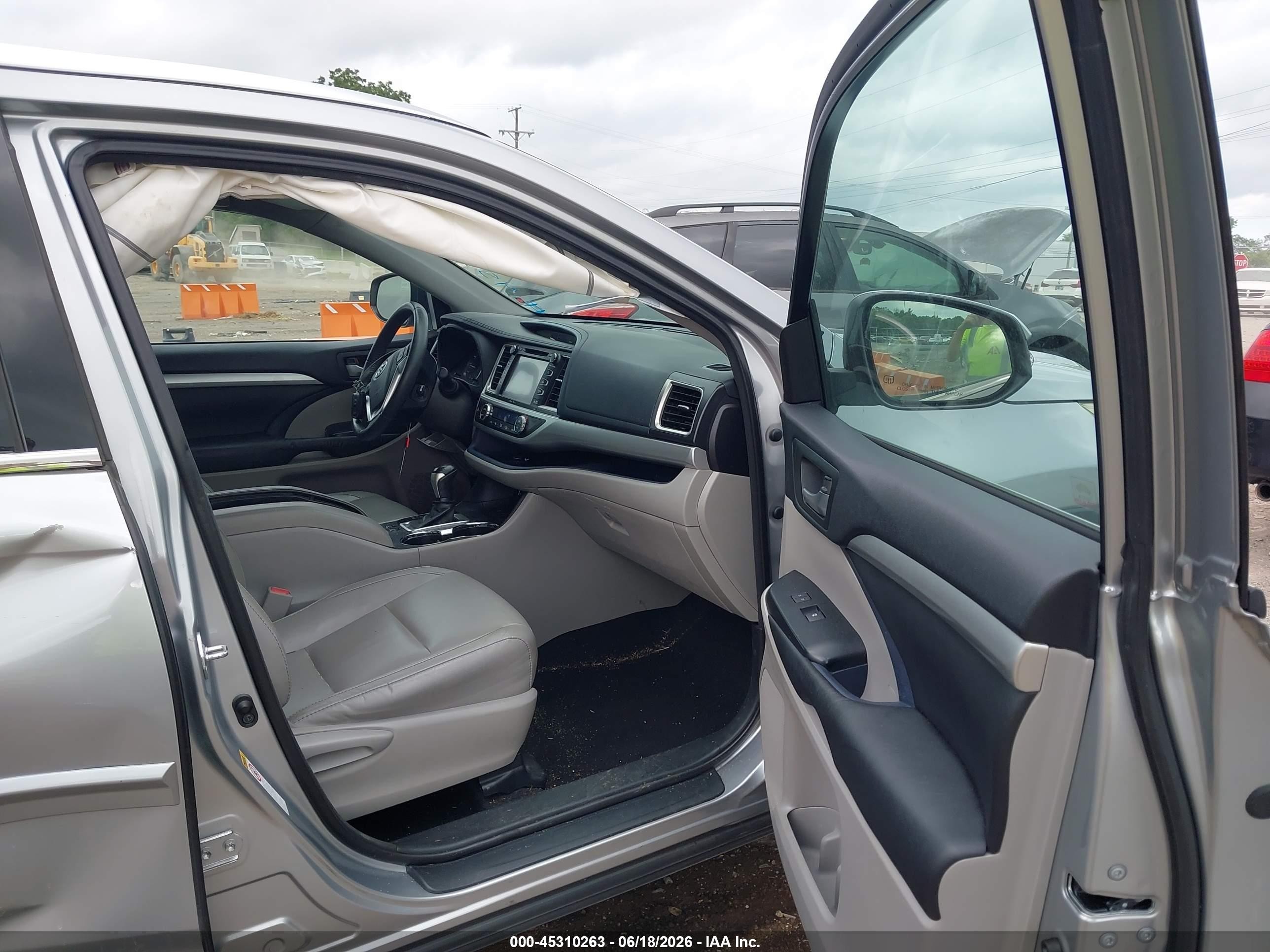 2015 Toyota Highlander Xle V6 Silver vin: 5TDKKRFH7FS118167