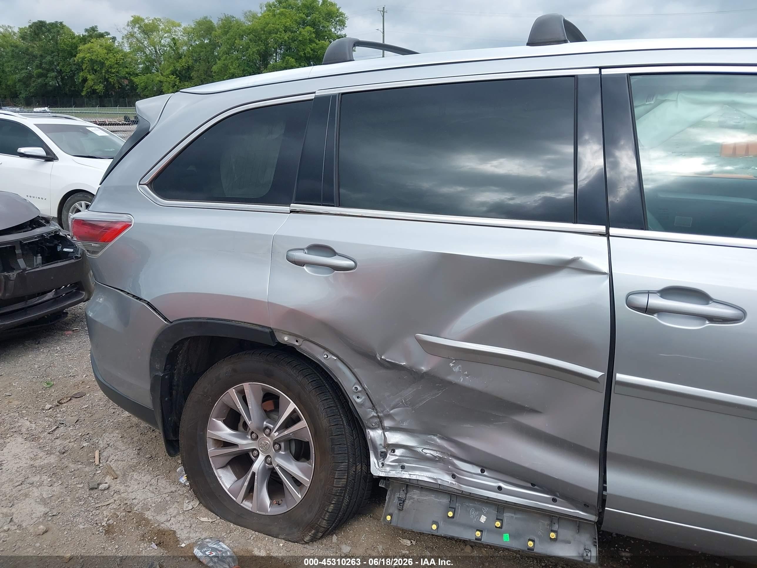 2015 Toyota Highlander Xle V6 Silver vin: 5TDKKRFH7FS118167