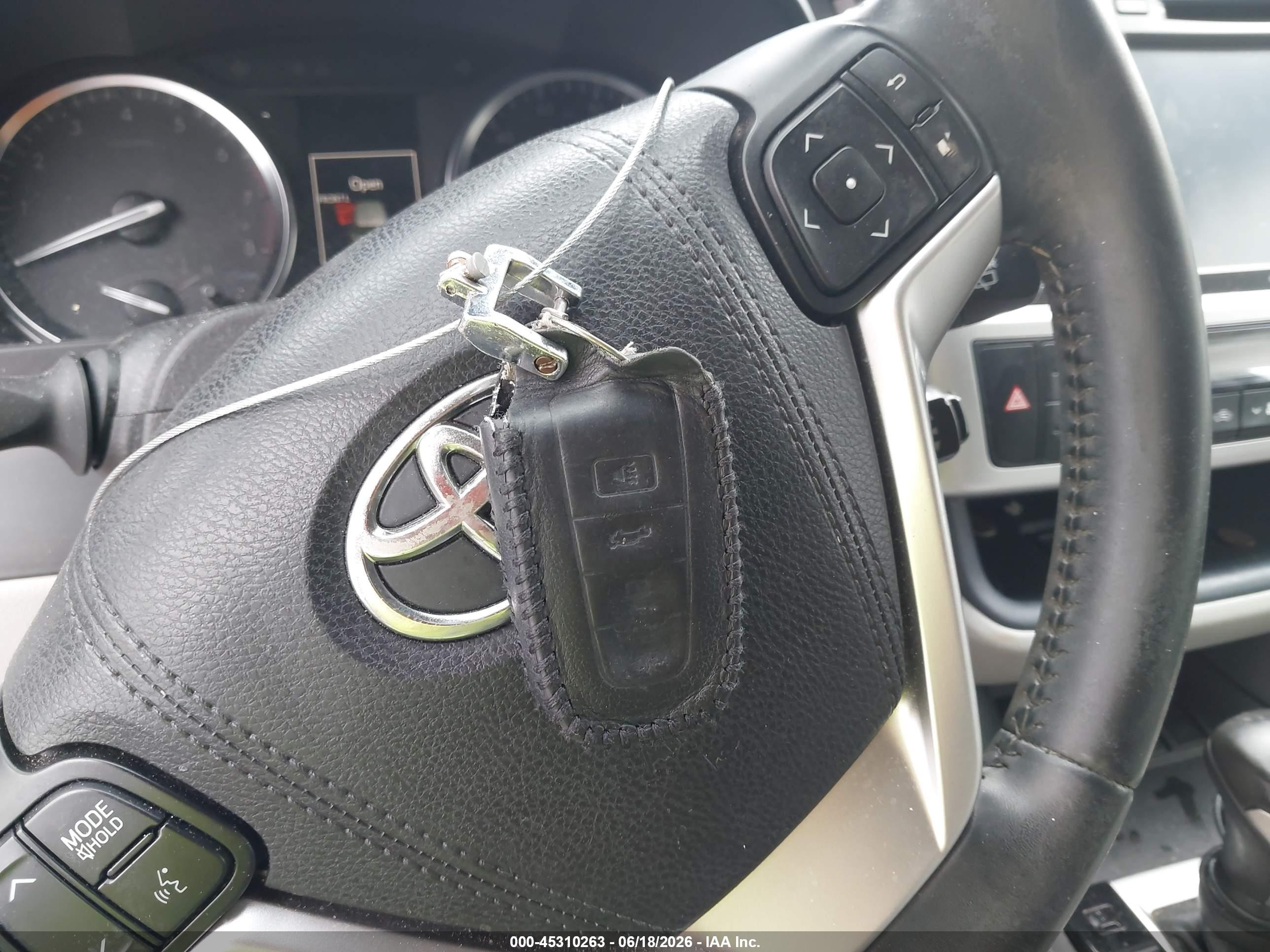 2015 Toyota Highlander Xle V6 Silver vin: 5TDKKRFH7FS118167