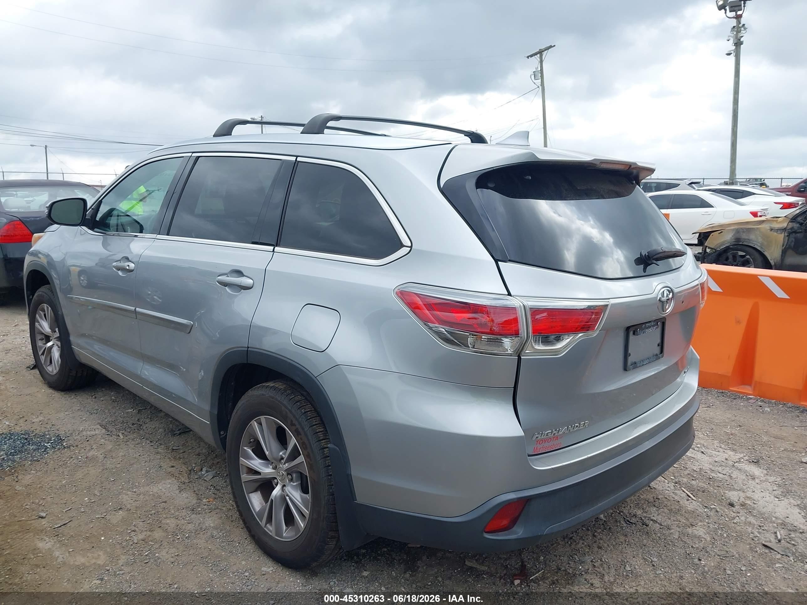 2015 Toyota Highlander Xle V6 Silver vin: 5TDKKRFH7FS118167
