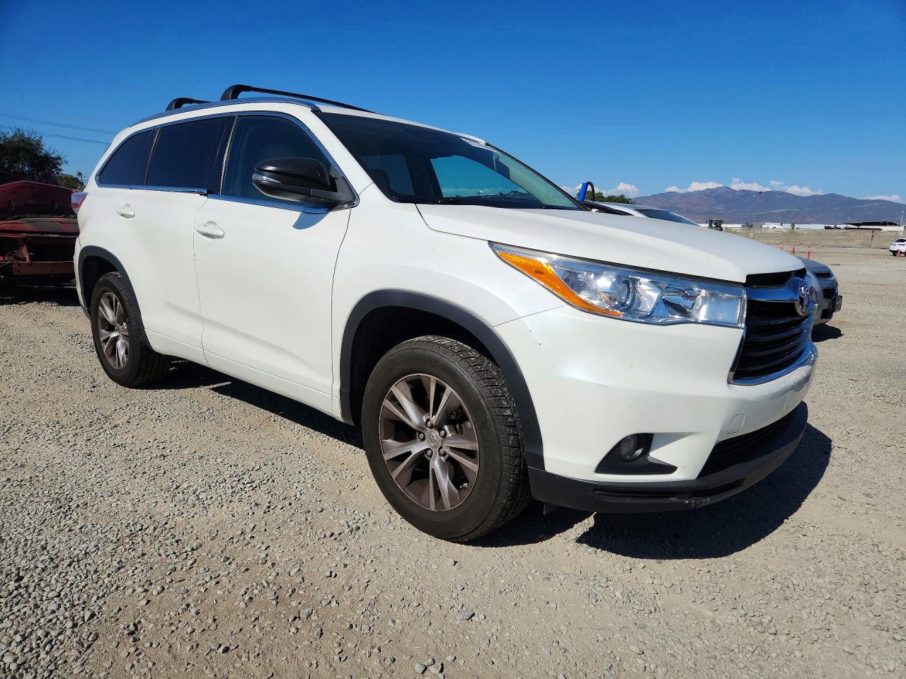 2014 Toyota Highlander Xle White vin: 5TDKKRFH8ES029092