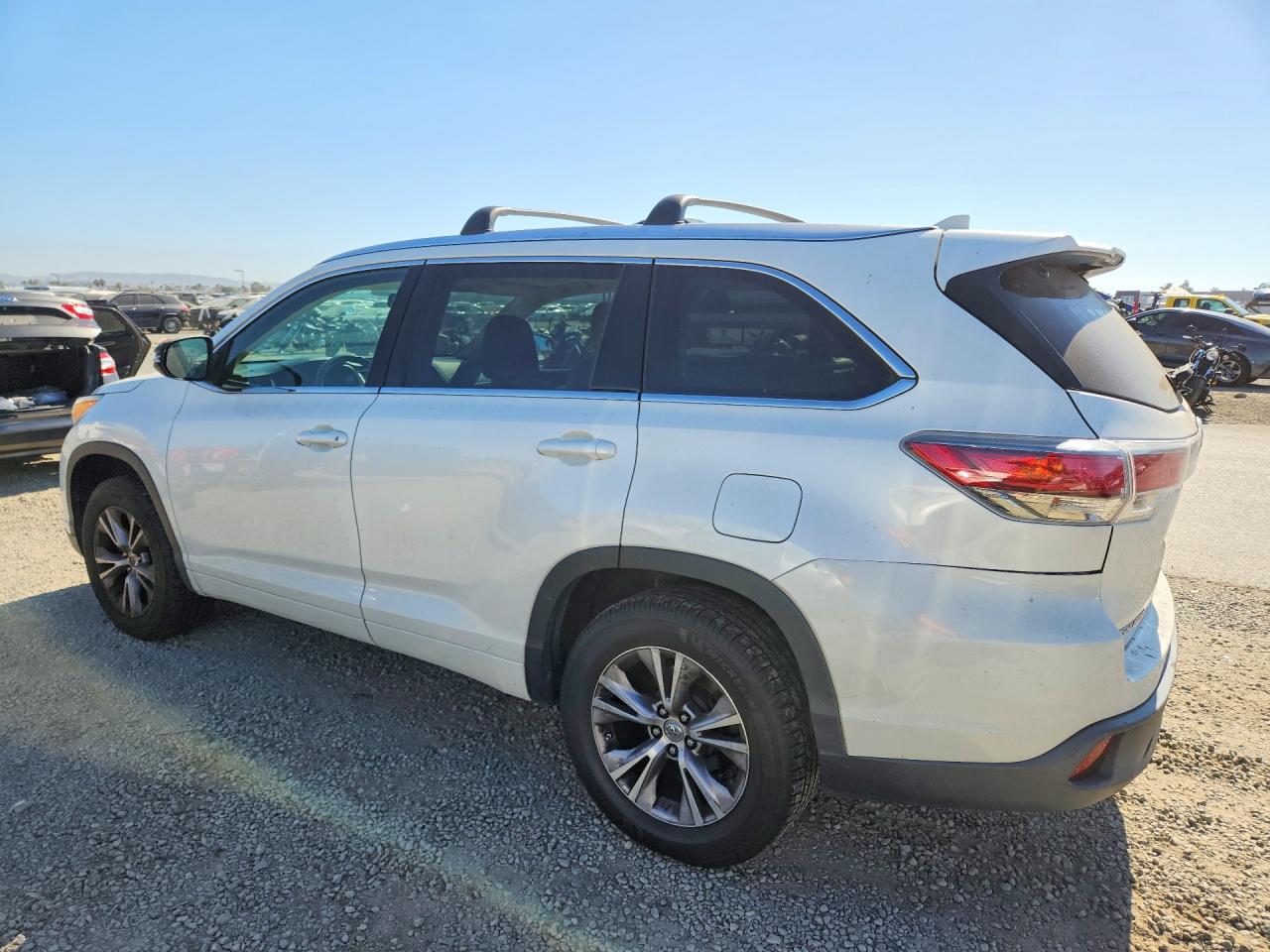 2014 Toyota Highlander Xle White vin: 5TDKKRFH8ES029092