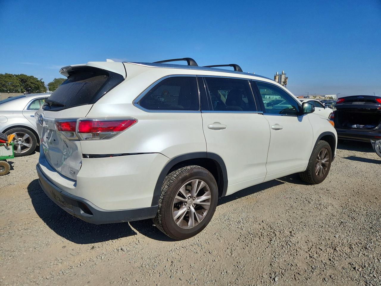 2014 Toyota Highlander Xle White vin: 5TDKKRFH8ES029092