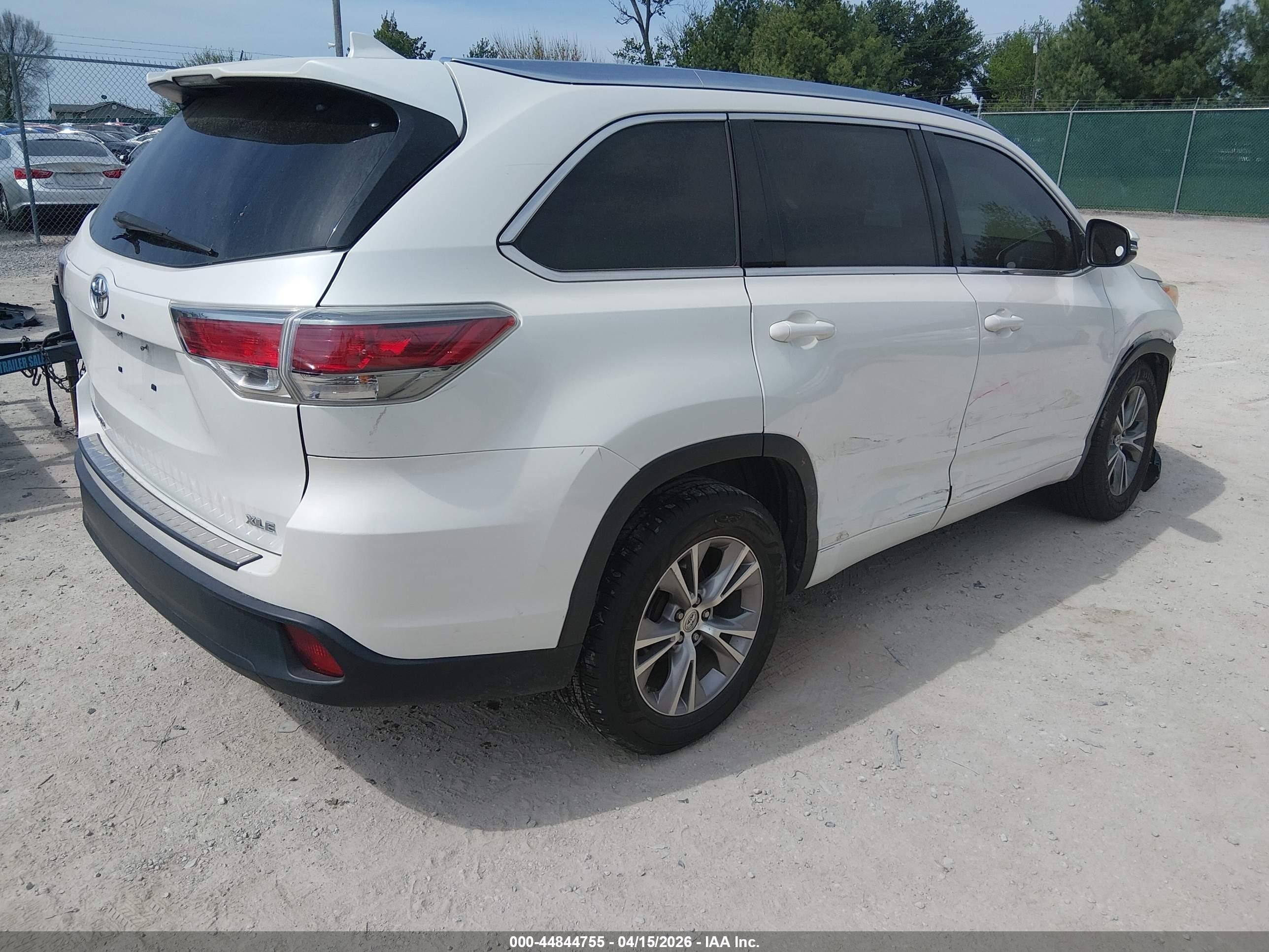 2014 Toyota Highlander Xle V6 White vin: 5TDKKRFH8ES029562