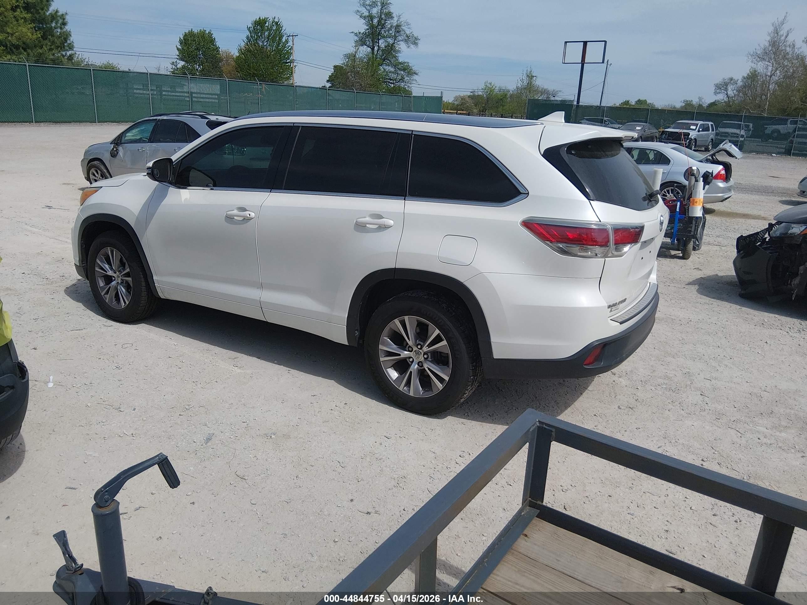 2014 Toyota Highlander Xle V6 White vin: 5TDKKRFH8ES029562