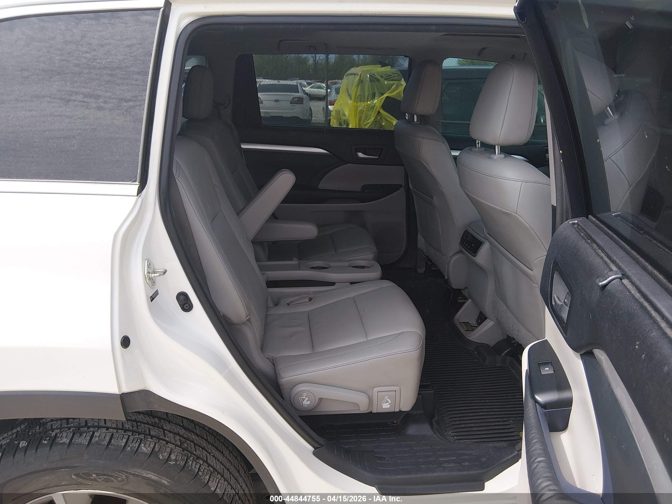 2014 Toyota Highlander Xle V6 White vin: 5TDKKRFH8ES029562