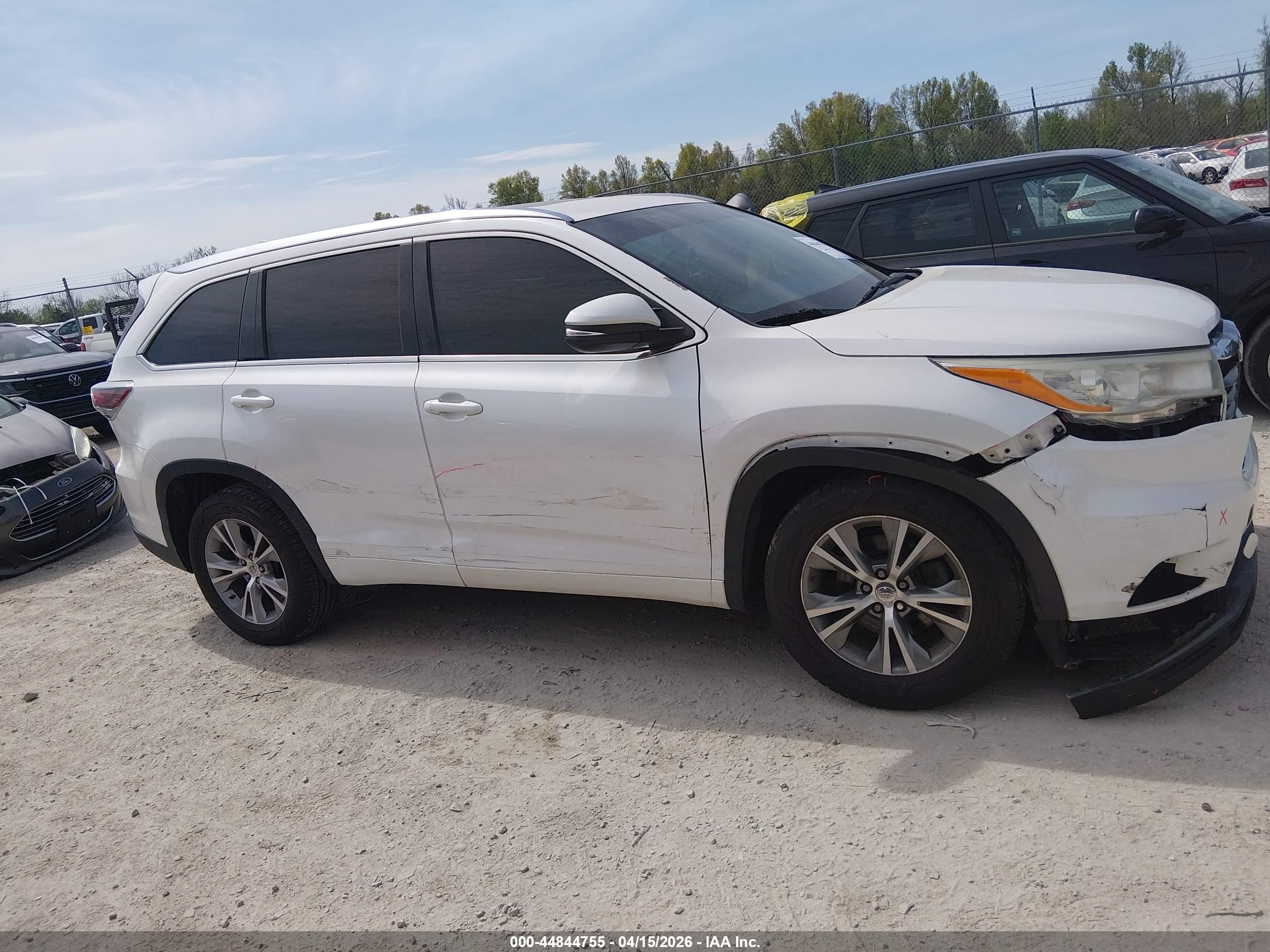 2014 Toyota Highlander Xle V6 White vin: 5TDKKRFH8ES029562