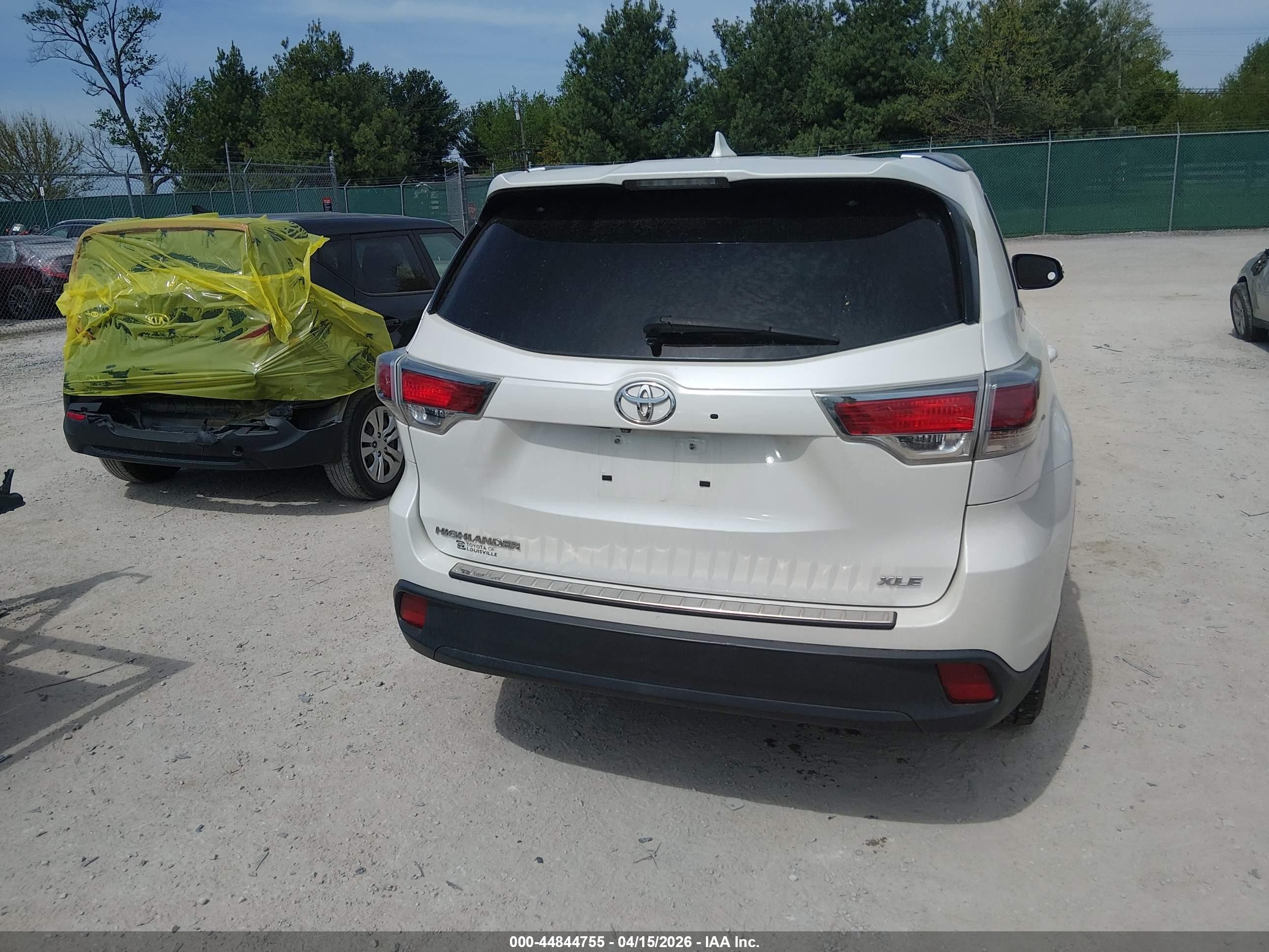 2014 Toyota Highlander Xle V6 White vin: 5TDKKRFH8ES029562